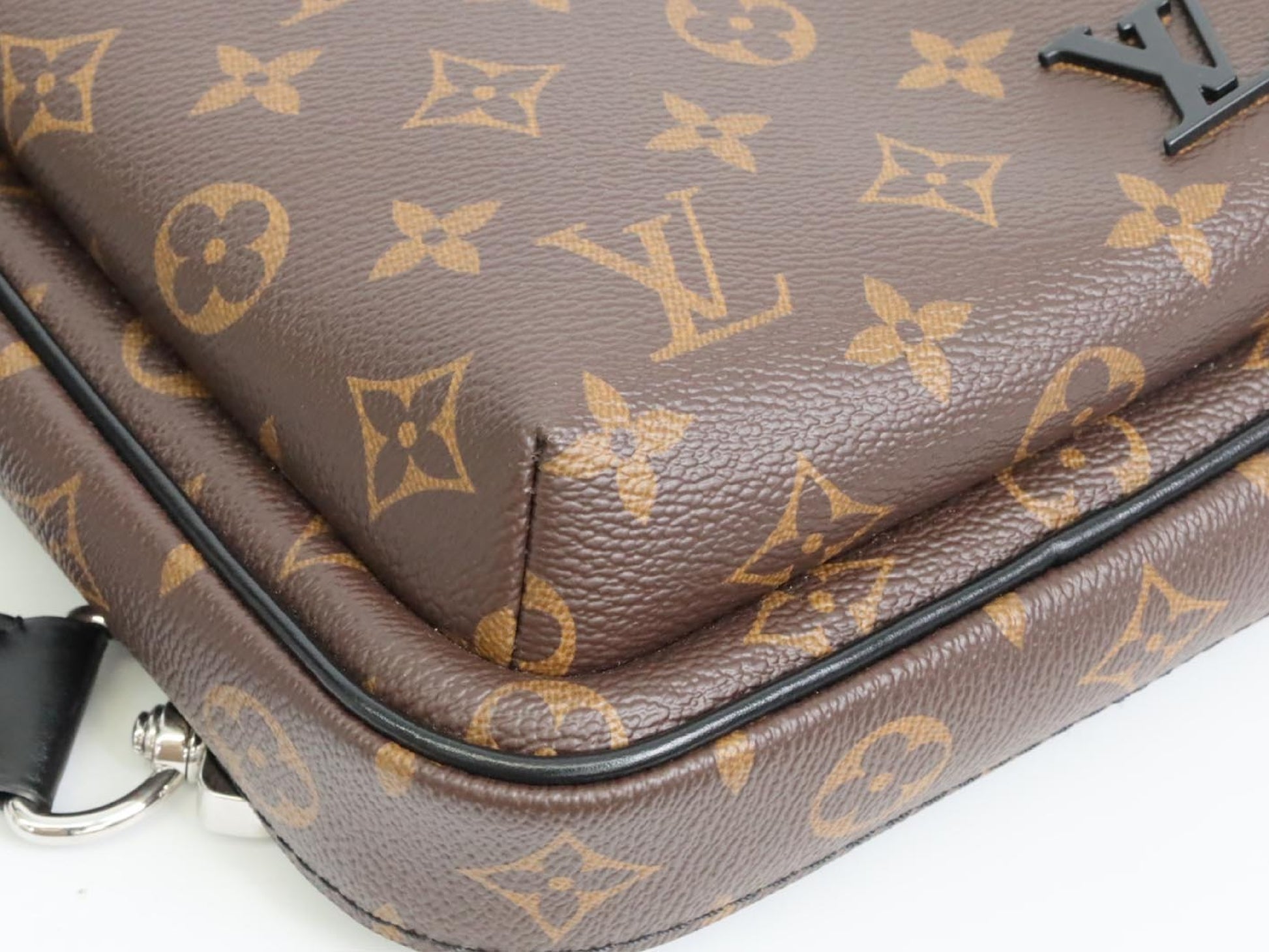 LOUIS VUITTON Avenue Sling Bag M46327 RFID Verified Shoulder Bag