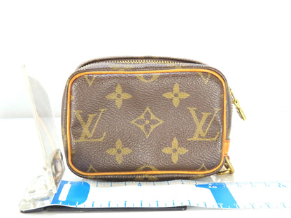 LOUIS VUITTON Monogram LV Monogram Truth Wapiti Pouch M58030