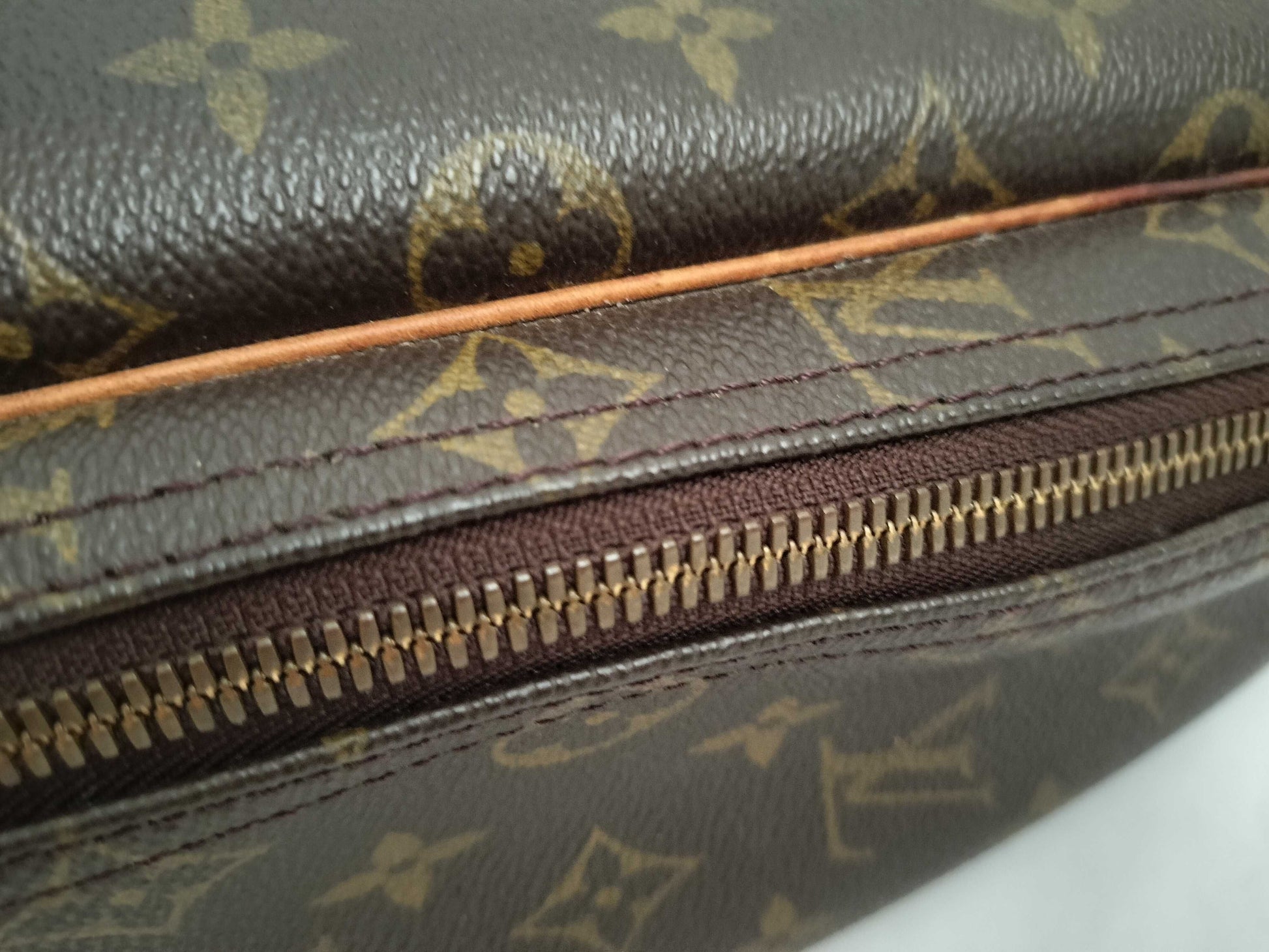 LOUIS VUITTON M41450 Monogram Excursion M41450 Monogram Handbag