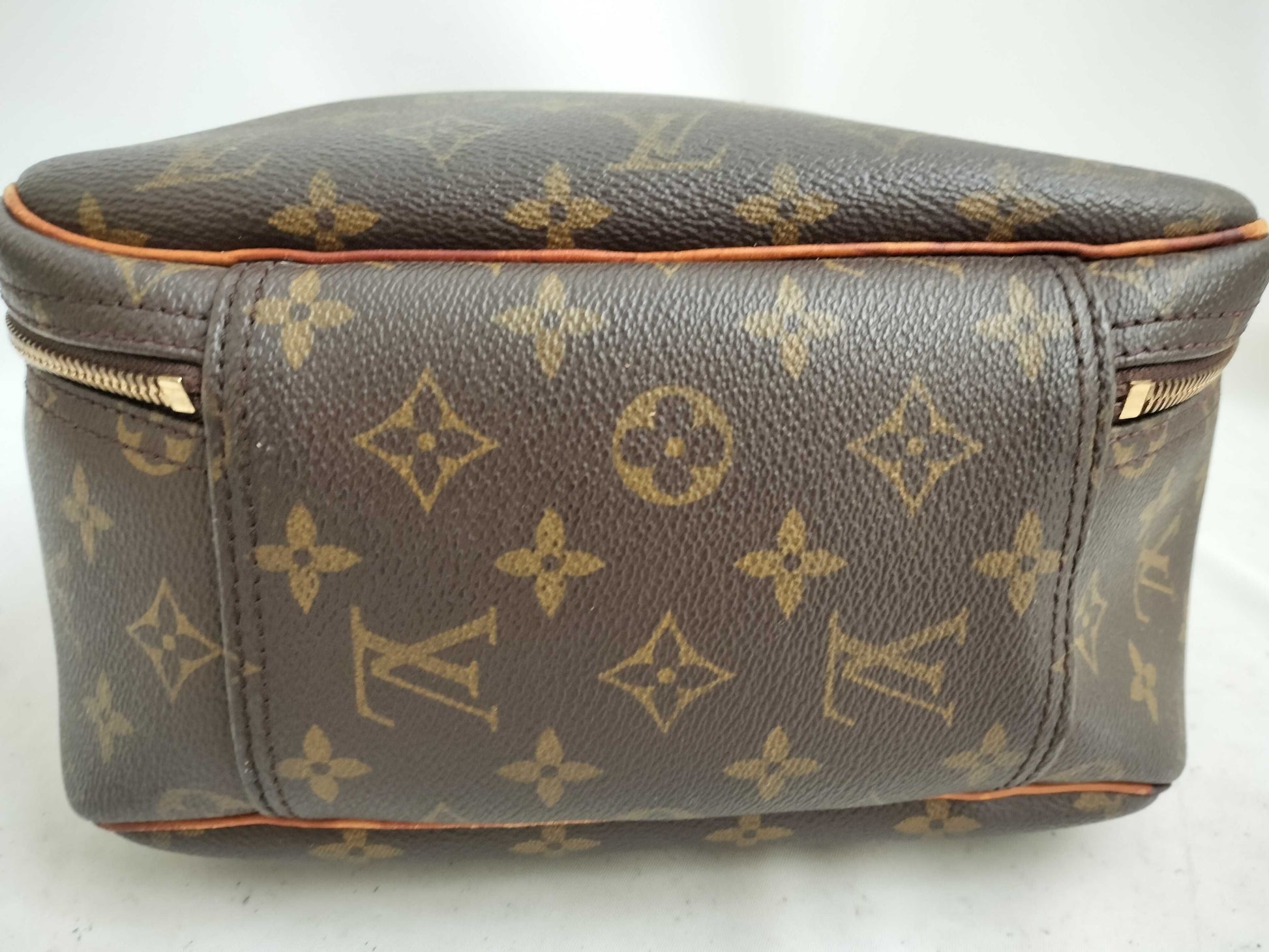 LOUIS VUITTON M41450 Monogram Excursion M41450 Monogram Handbag