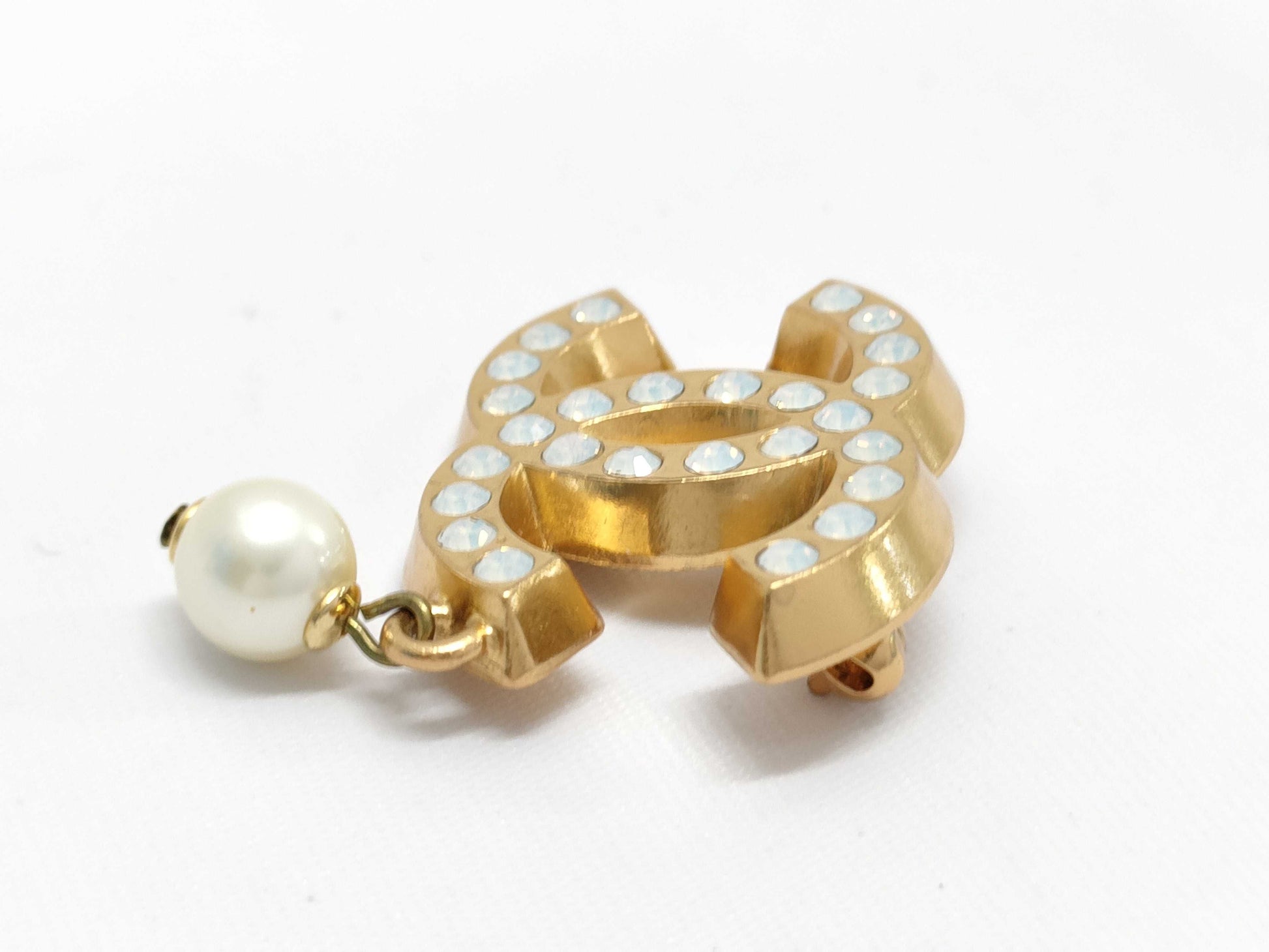 CHANEL Coco Mark Rhinestone Pearl Gold 02P Brooch