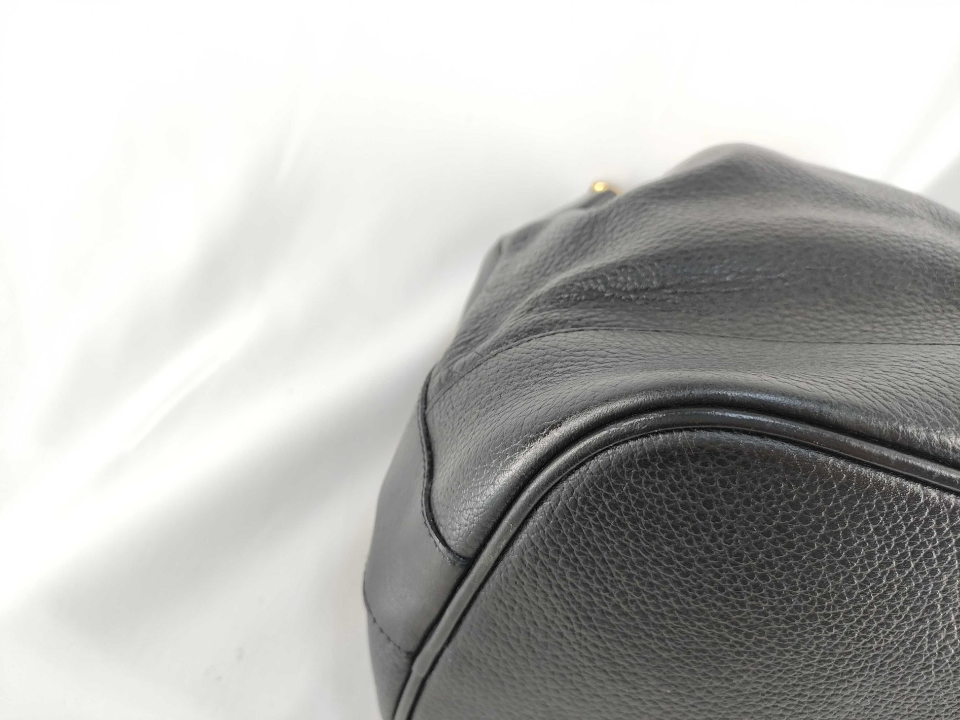 BURBERRY Drawstring Leather Shoulder Bag