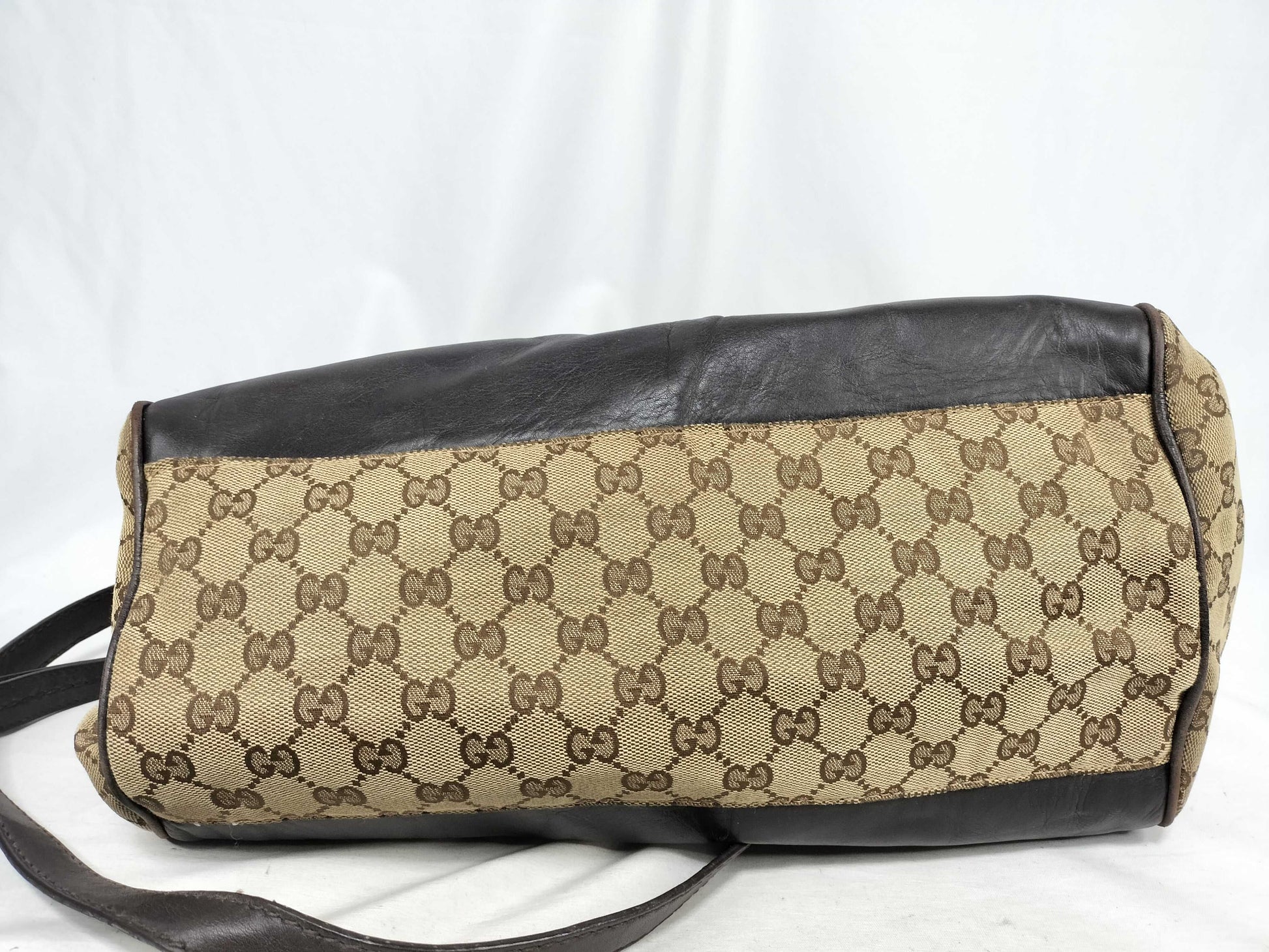 GUCCI GG Canvas Gucci Shoulder Bag