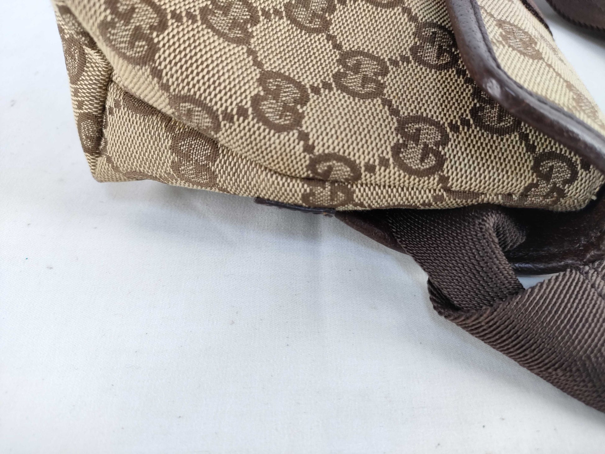 GUCCI GG Canvas Shoulder Bag