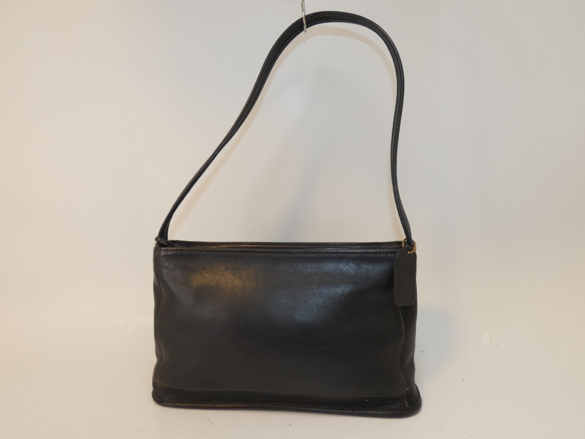 COACH all-leather black one-shoulder shoulder bag