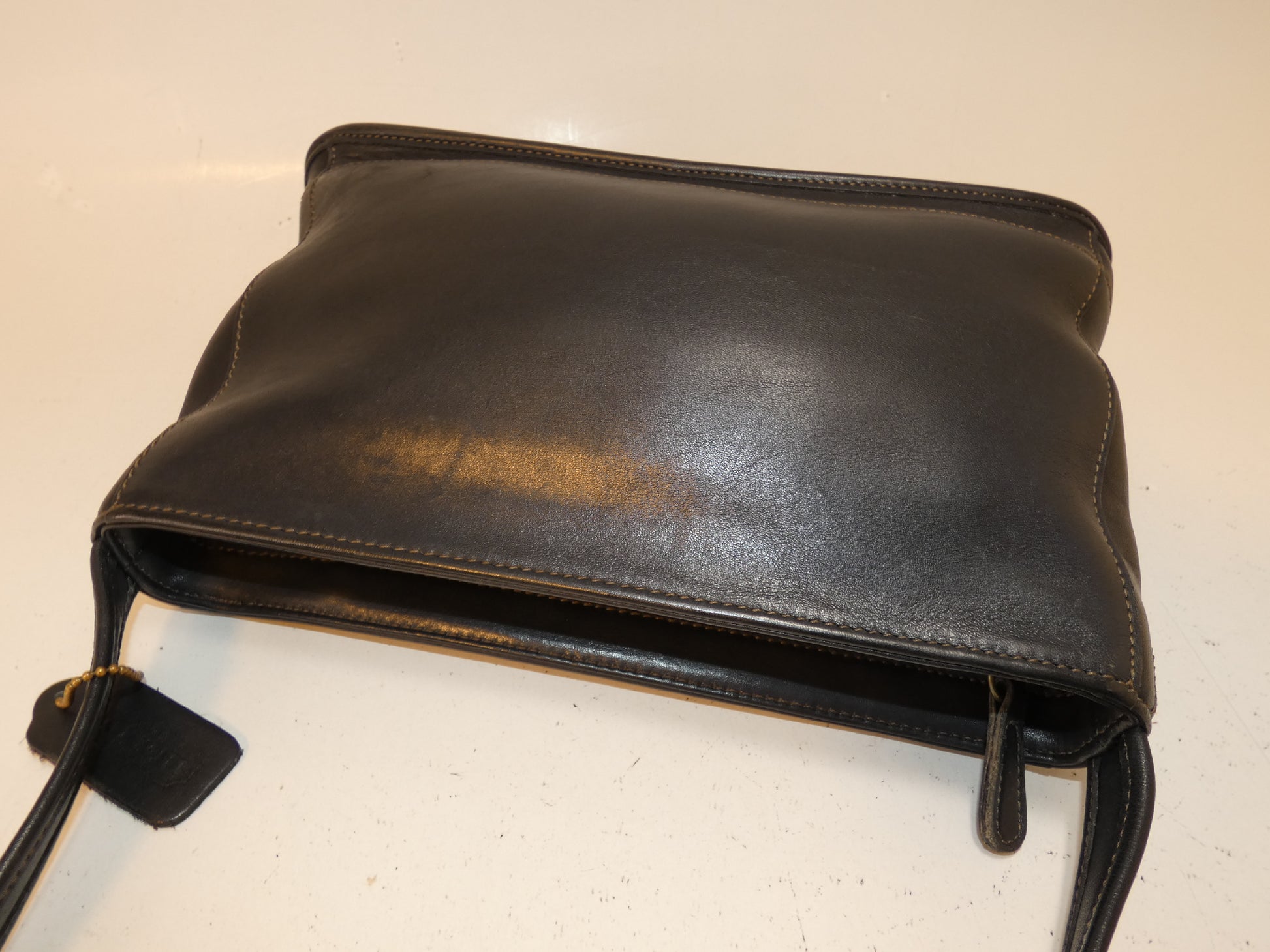 COACH all-leather black one-shoulder shoulder bag