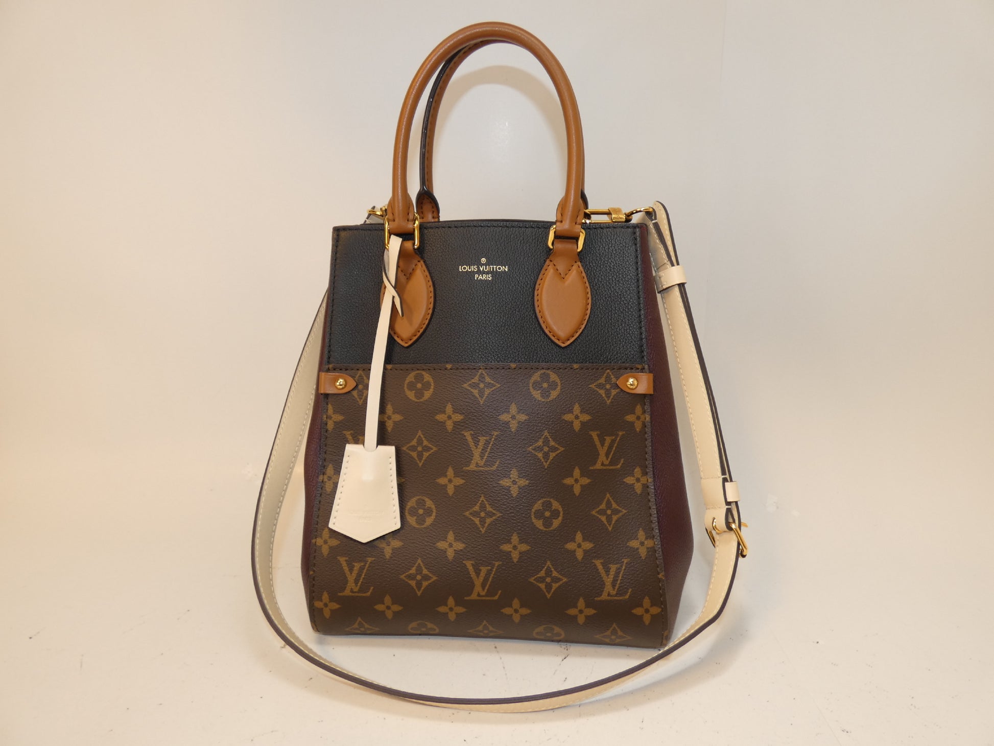 LOUIS VUITTON 2-way Fold Tote MM Monogram Hand Shoulder Bag