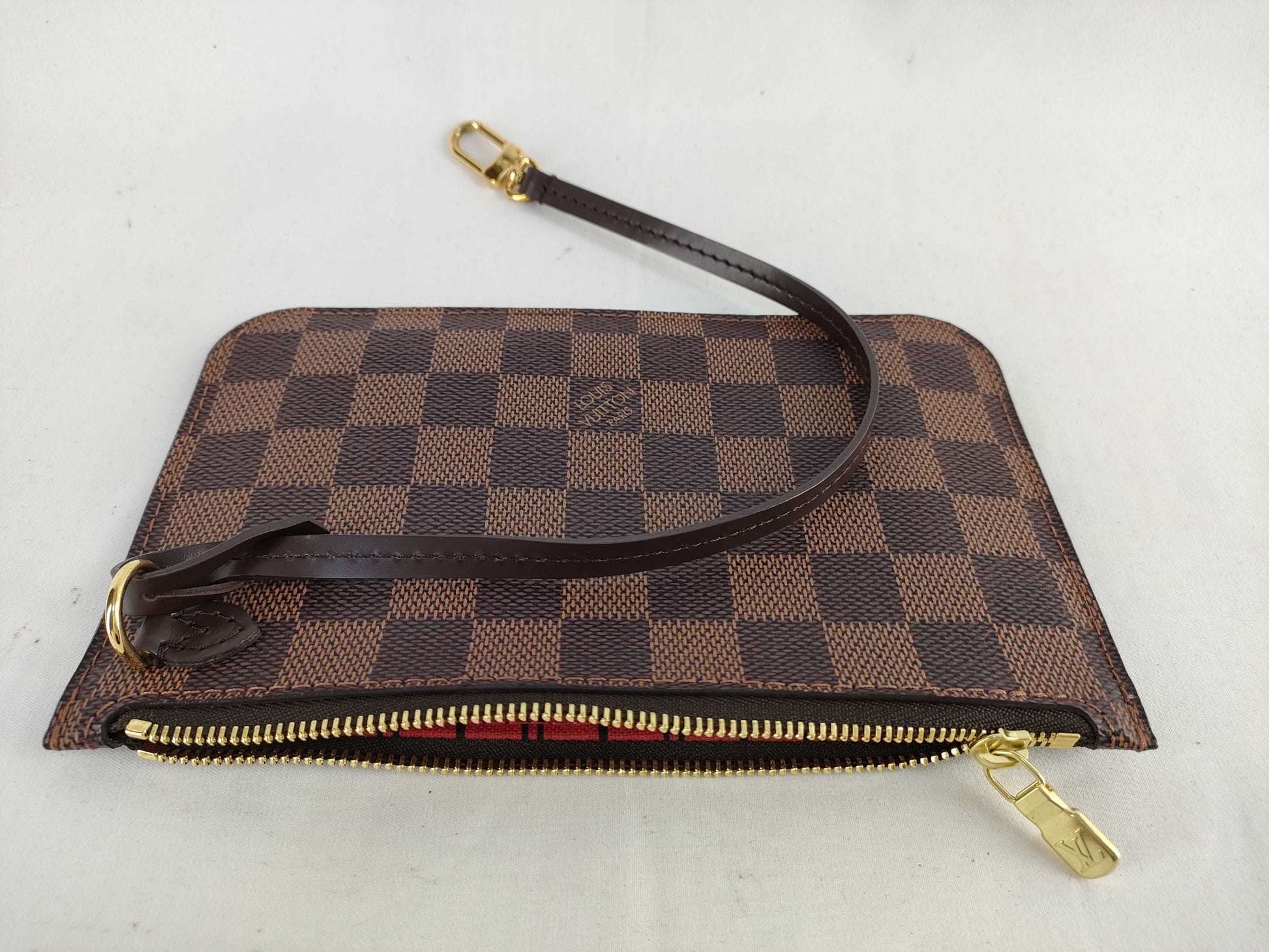 LOUIS VUITTON Damier Neverfull Pouch