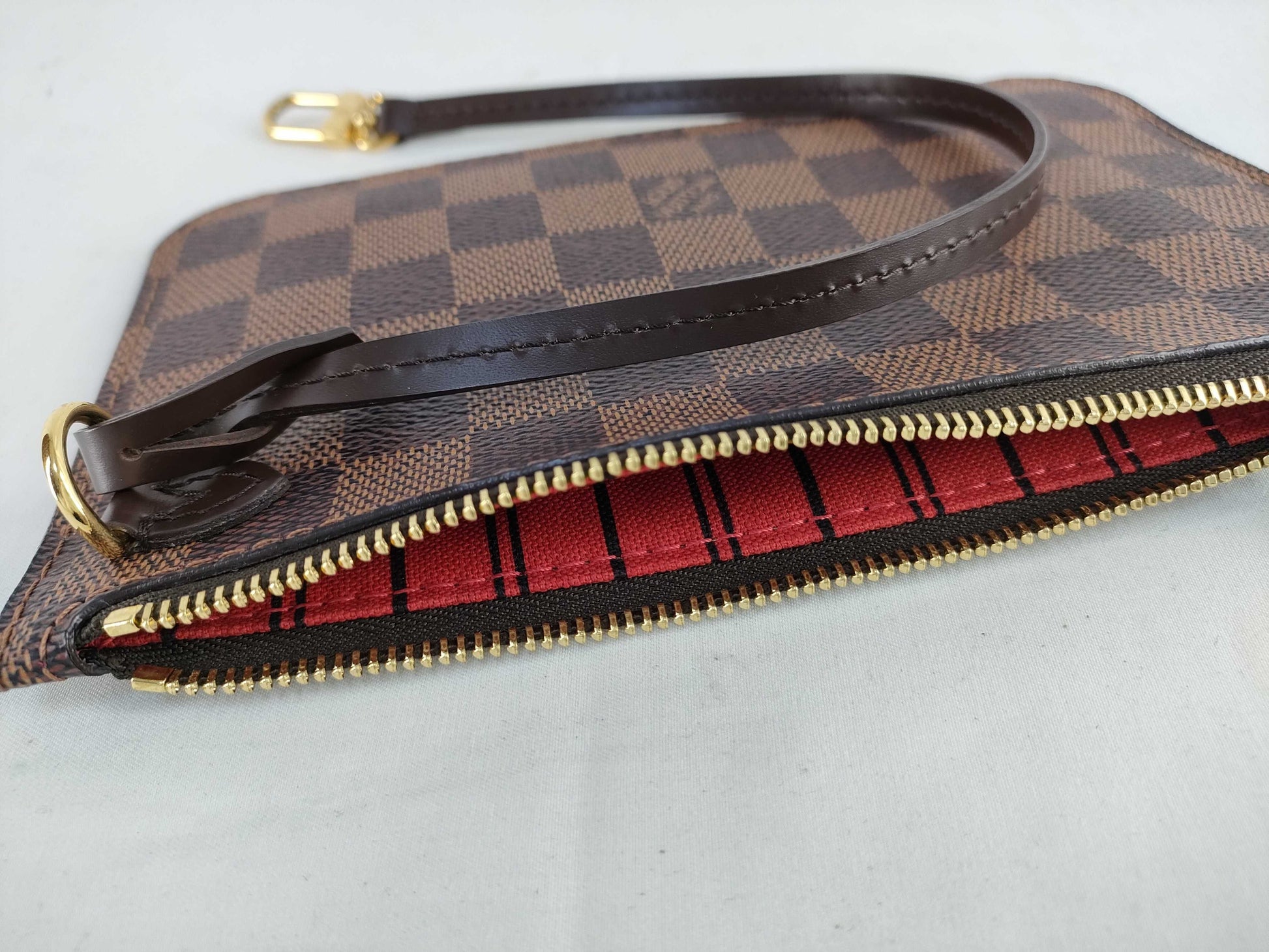 LOUIS VUITTON Damier Neverfull Pouch