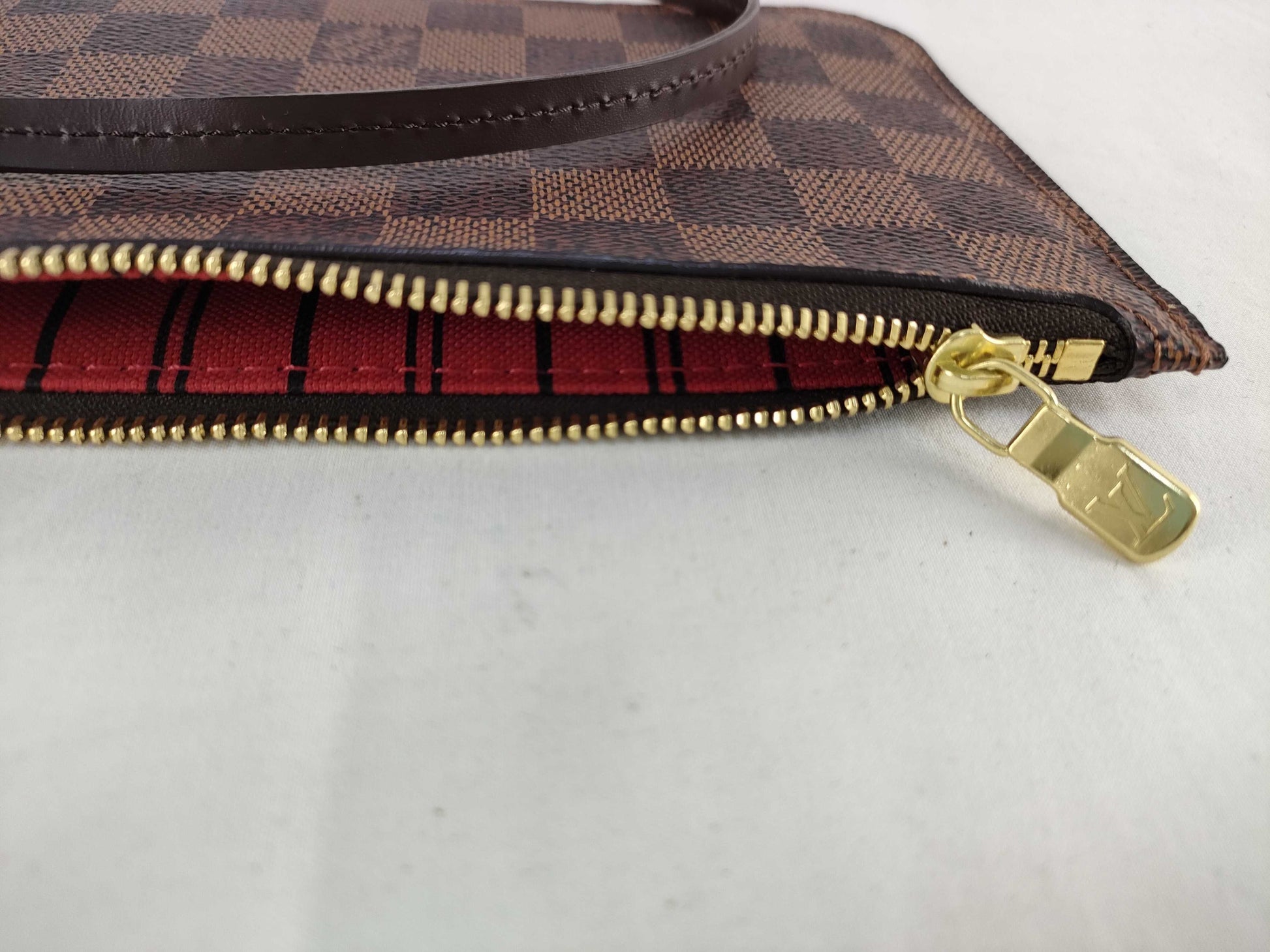 LOUIS VUITTON Damier Neverfull Pouch