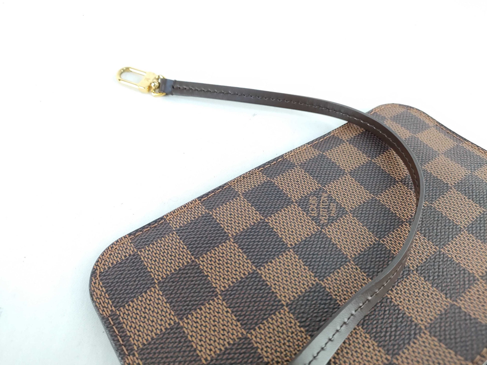 LOUIS VUITTON Damier Neverfull Pouch
