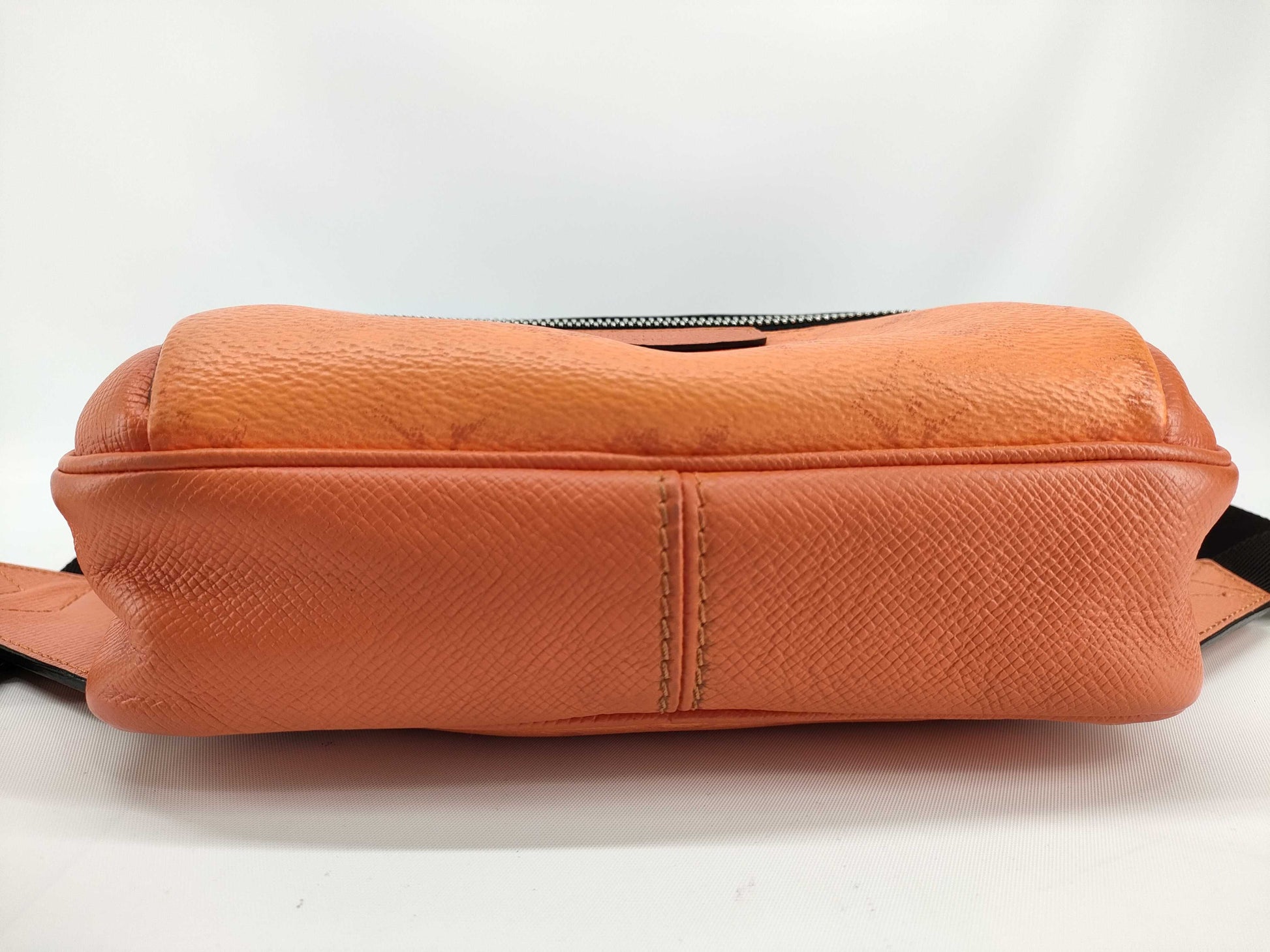 LOUIS VUITTON M30430 Taiga Louis Vuitton Taiga Rama Bum Bag Orange Body Bag M30430 FO0250 Waist Bag