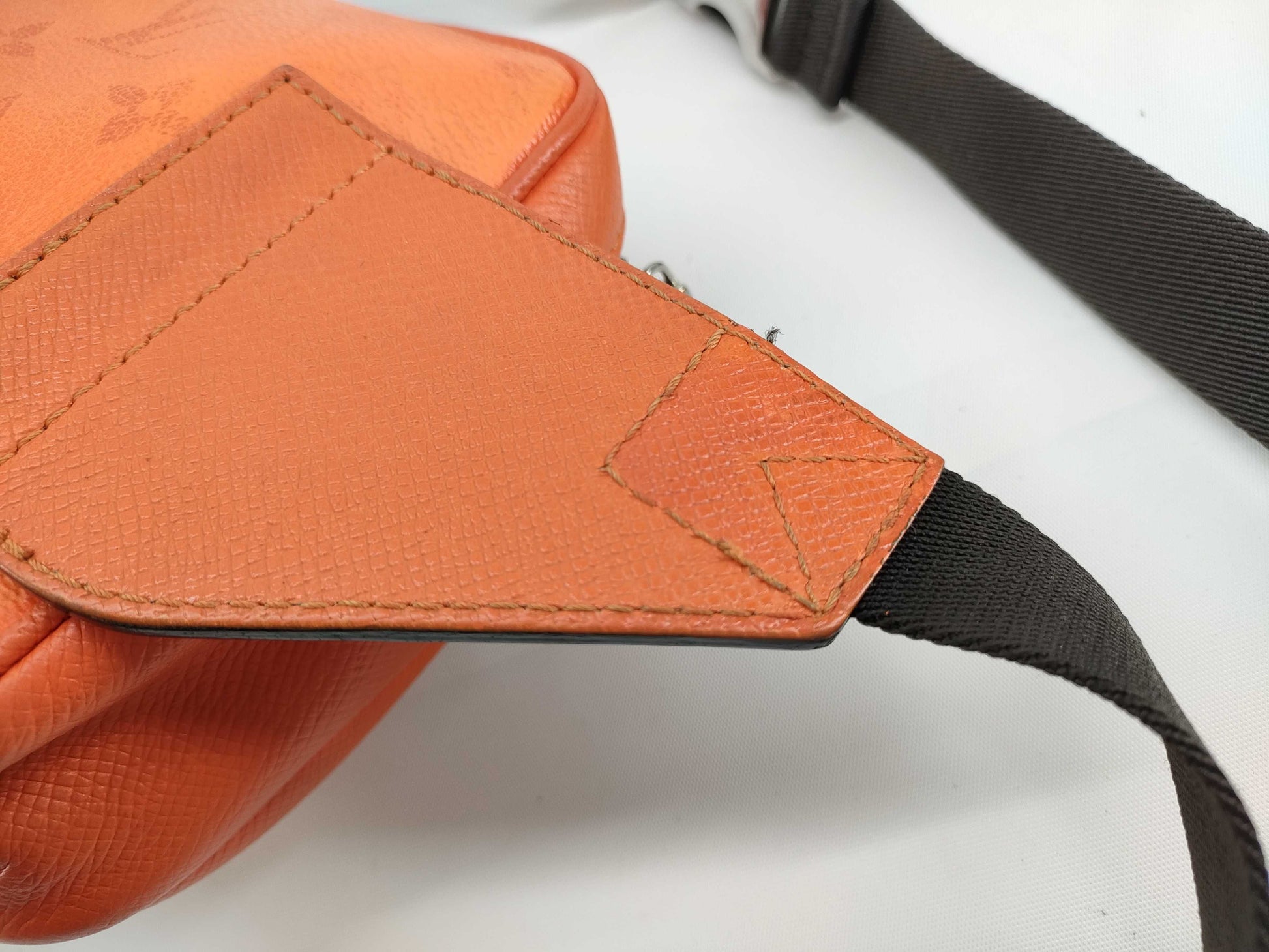 LOUIS VUITTON M30430 Taiga Louis Vuitton Taiga Rama Bum Bag Orange Body Bag M30430 FO0250 Waist Bag