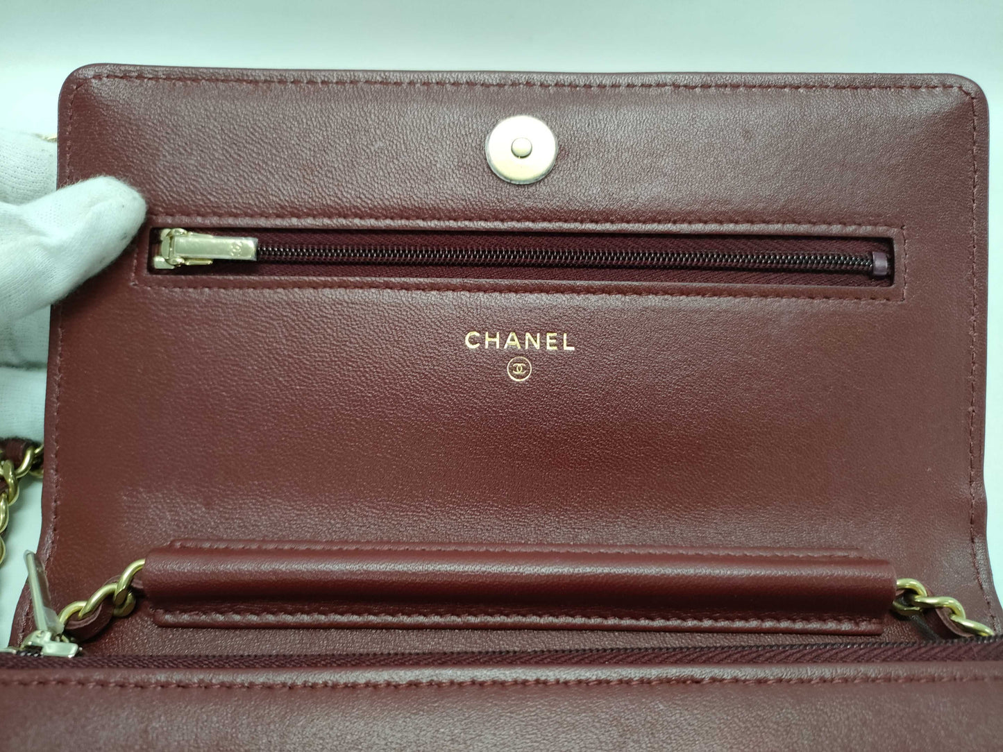 CHANEL Matelasse Classic Chain Wallet in Red Lambskin Shoulder Bag