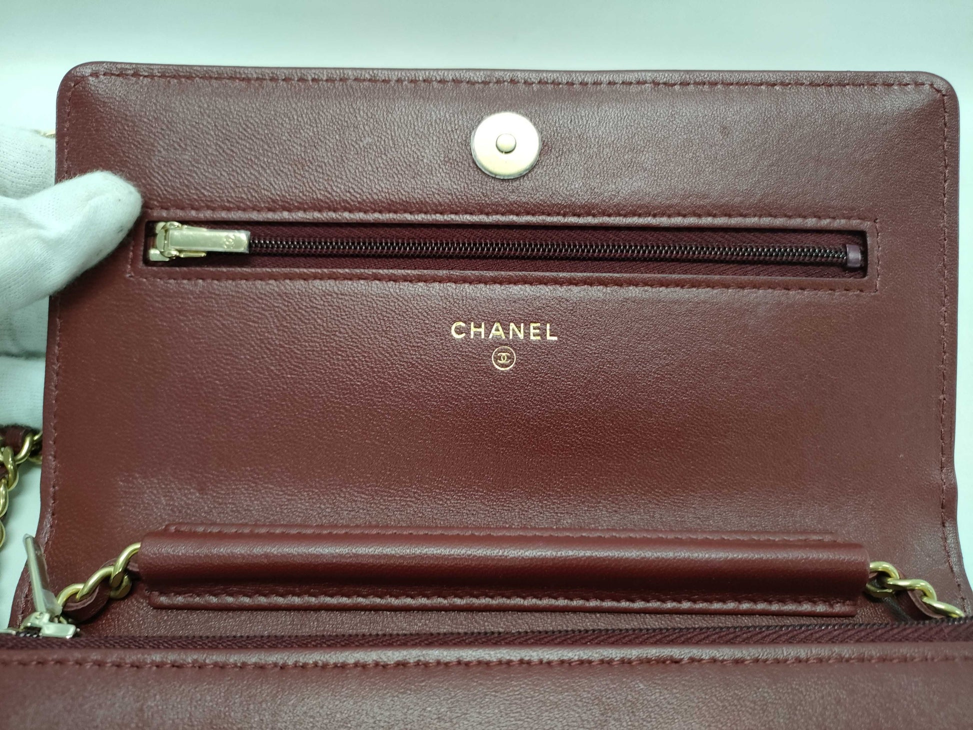 CHANEL Matelasse Classic Chain Wallet in Red Lambskin Shoulder Bag