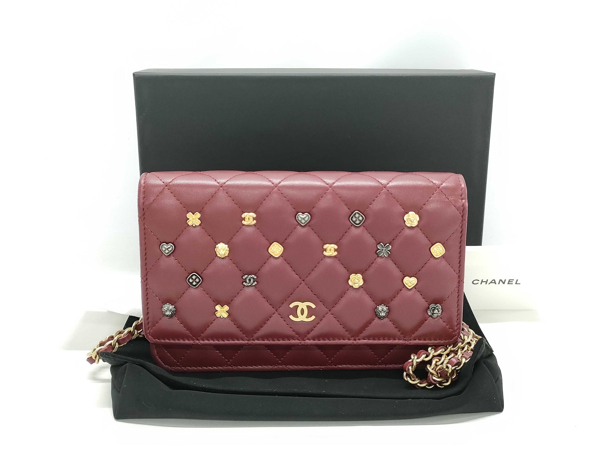 CHANEL Matelasse Classic Chain Wallet in Red Lambskin Shoulder Bag