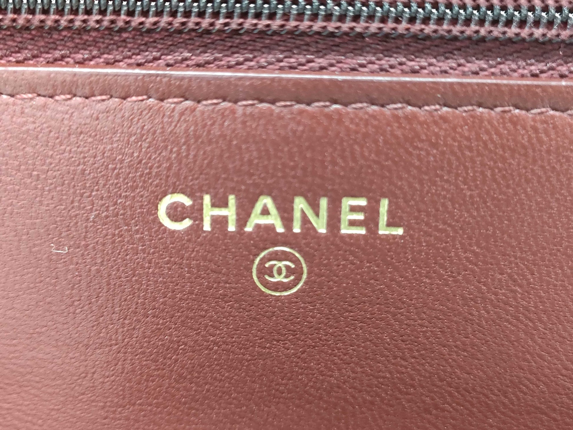 CHANEL Matelasse Classic Chain Wallet in Red Lambskin Shoulder Bag