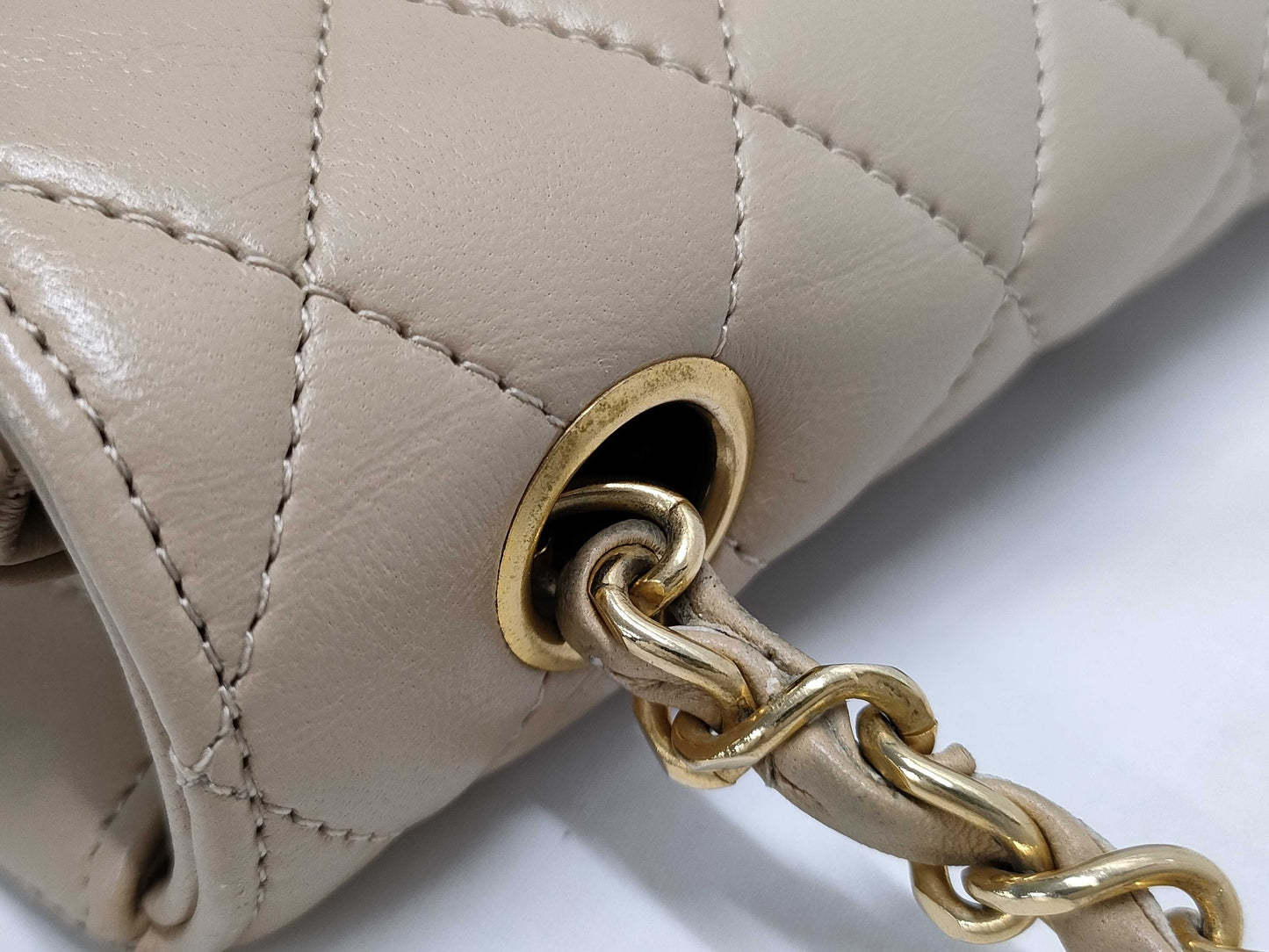CHANEL Matelasse Shoulder Bag in Beige Lambskin
