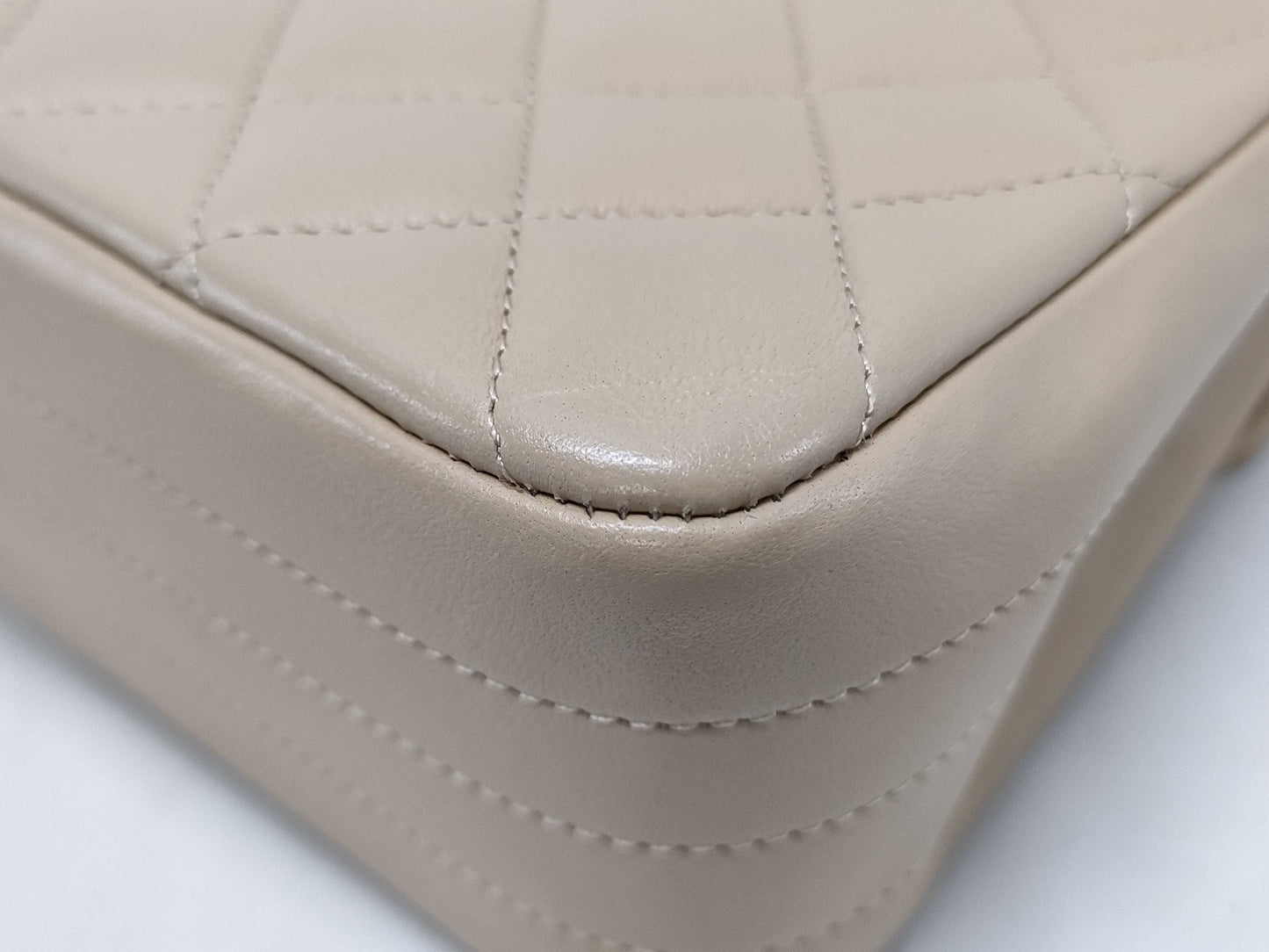 CHANEL Matelasse Shoulder Bag in Beige Lambskin