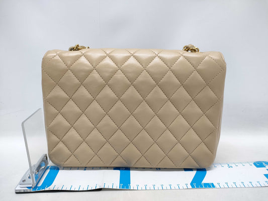 CHANEL Matelasse Shoulder Bag in Beige Lambskin