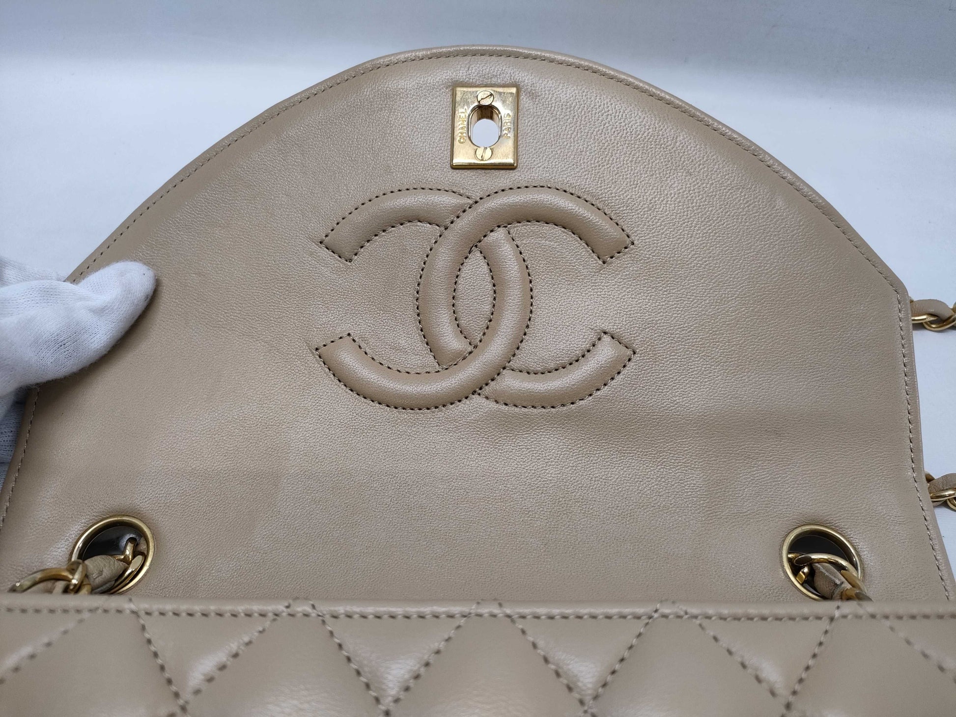 CHANEL Matelasse Shoulder Bag in Beige Lambskin