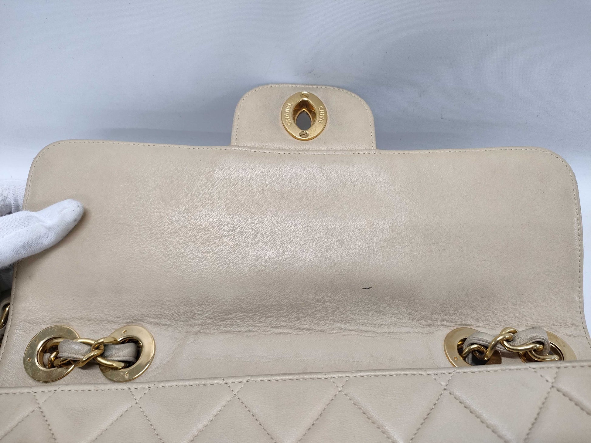 CHANEL Matelasse Deca Matelasse Chain Shoulder Bag A11869 Beige Lambskin Shoulder Bag