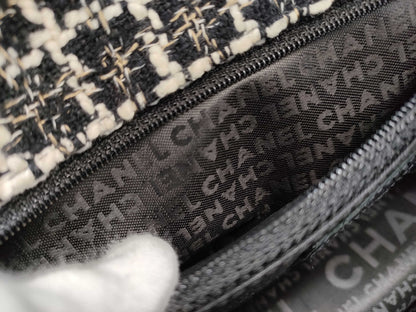 CHANEL Patent Tweed Single Flap Chain Shoulder Bag in Black