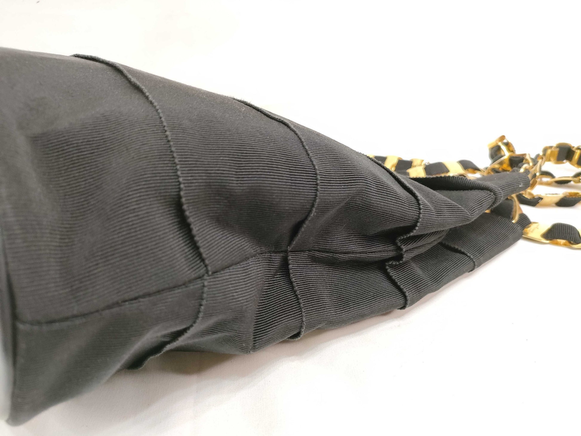 Salvatore Ferragamo Vara Chain Shoulder Bag