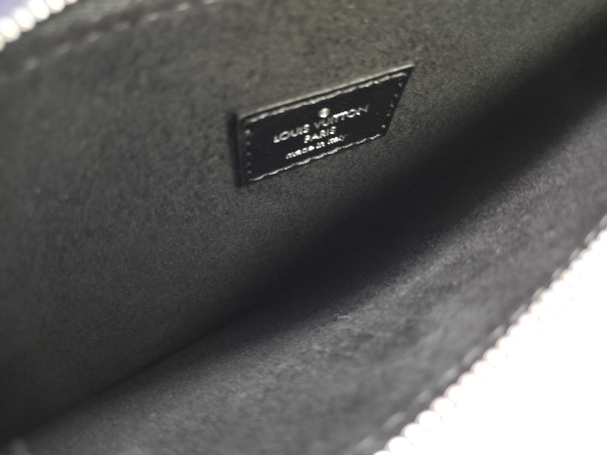 LOUIS VUITTON Carryall Vibe MM M25143 RFID Shoulder Bag