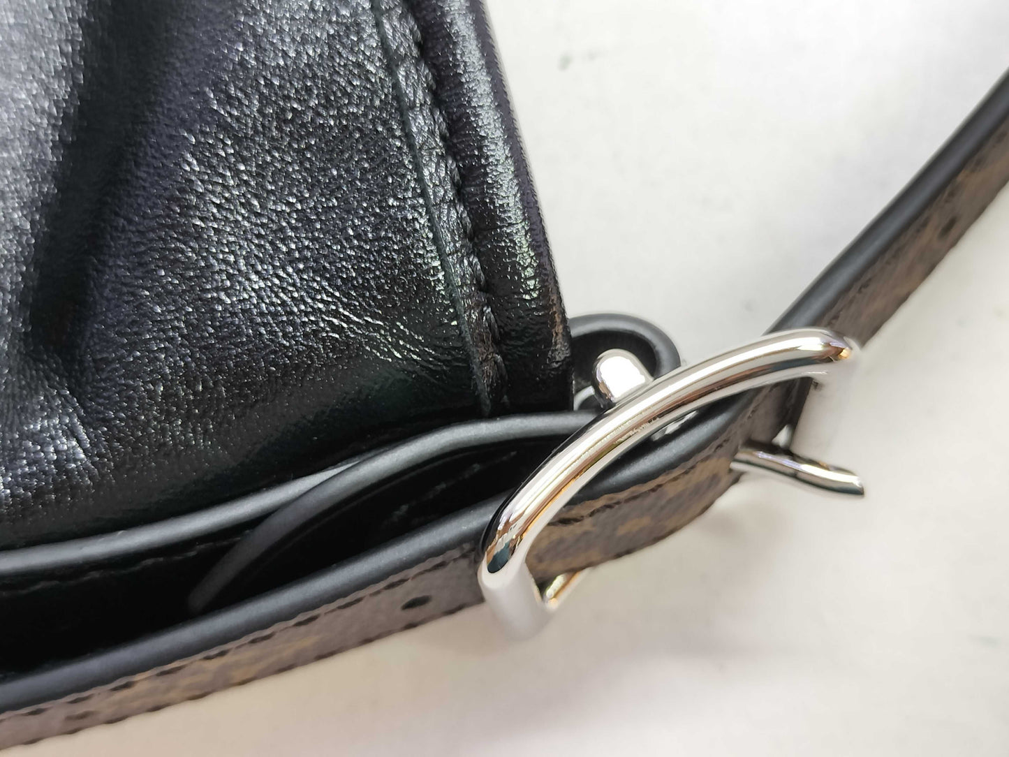 LOUIS VUITTON Carryall Vibe MM M25143 RFID Shoulder Bag