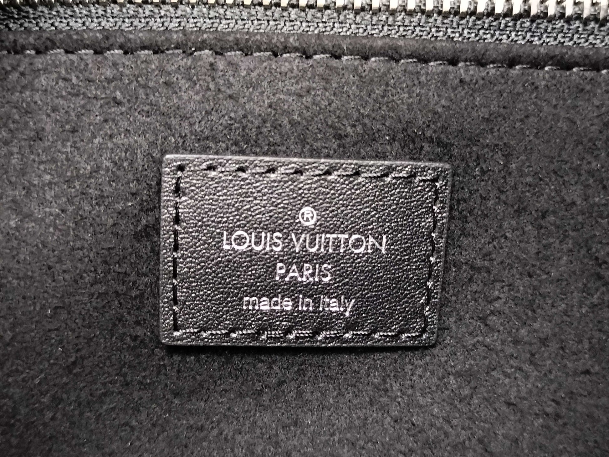 LOUIS VUITTON Carryall Vibe MM M25143 RFID Shoulder Bag