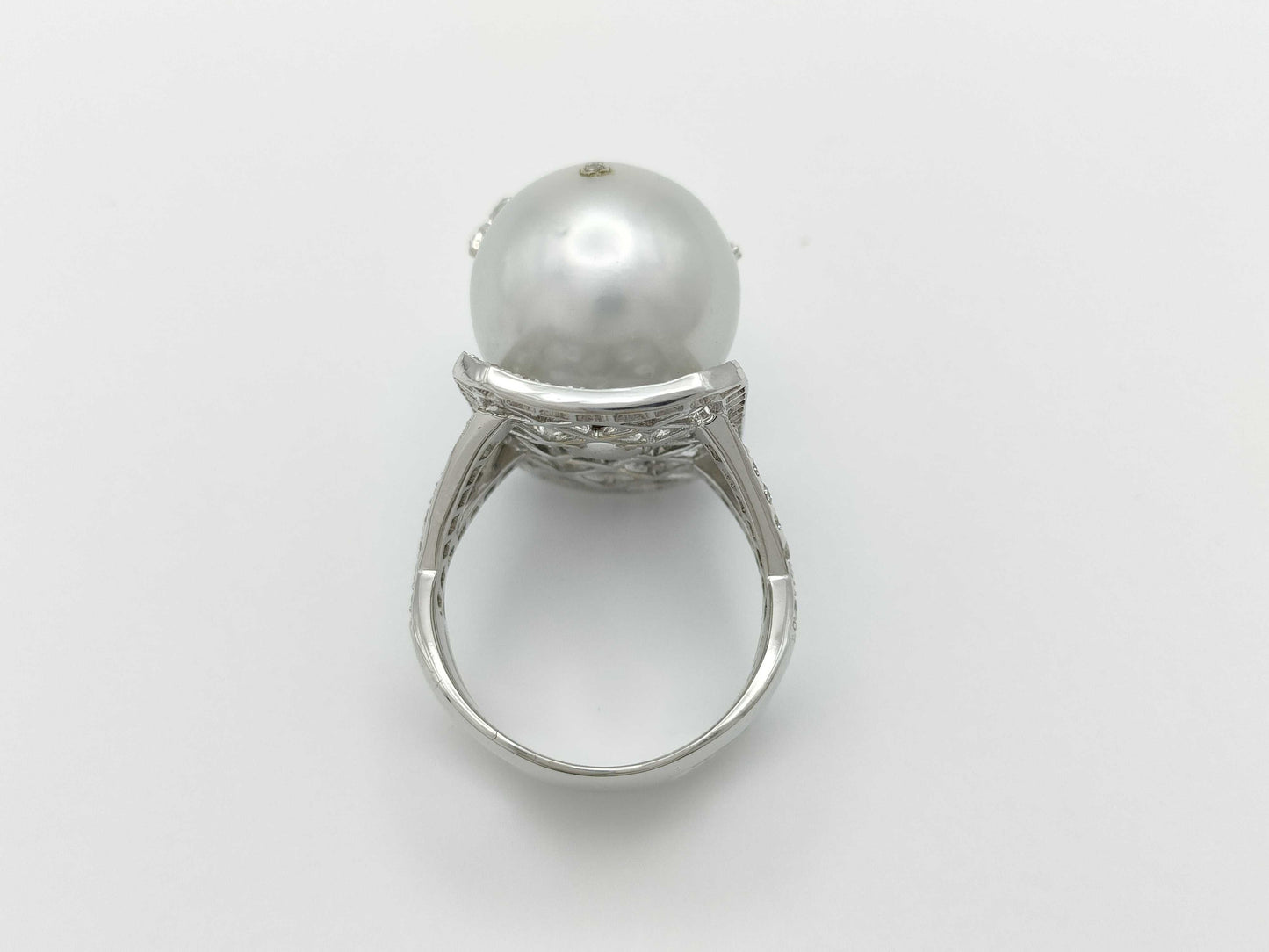 Pearl diameter: approx. 15.1mm, D0.9ct, 18K White Gold, 12.8g, Ring 
