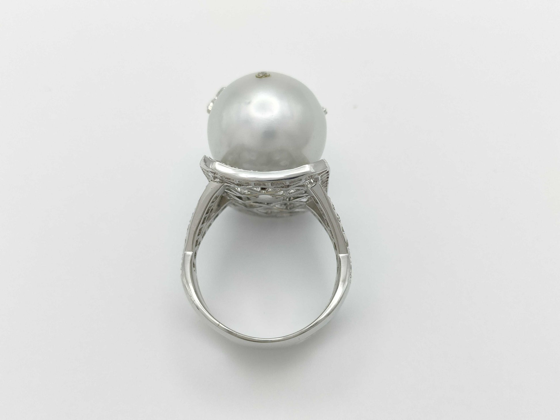 Pearl diameter: approx. 15.1mm, D0.9ct, 18K White Gold, 12.8g, Ring 