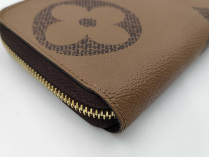 LOUIS VUITTON Monogram Giant Reverse Zippy Wallet