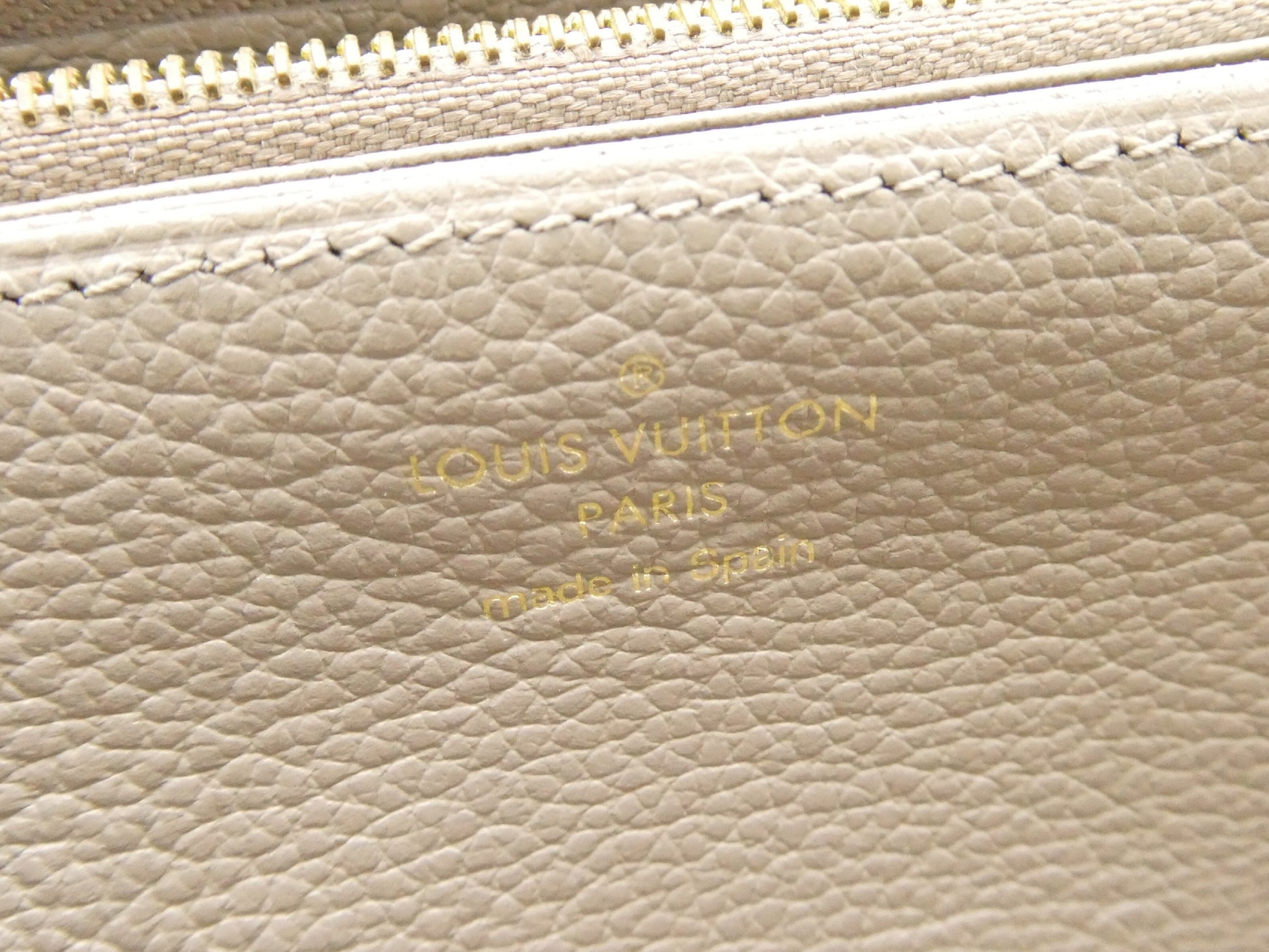 LOUIS VUITTON Monogram Empreinte Zippy Wallet