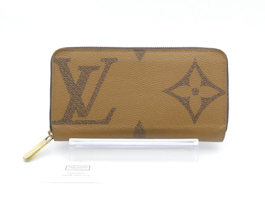 LOUIS VUITTON Monogram Giant Zippy Wallet