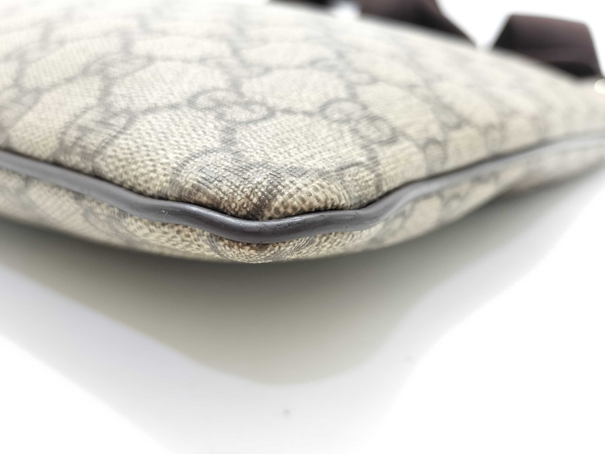 GUCCI GG Supreme Shoulder Bag