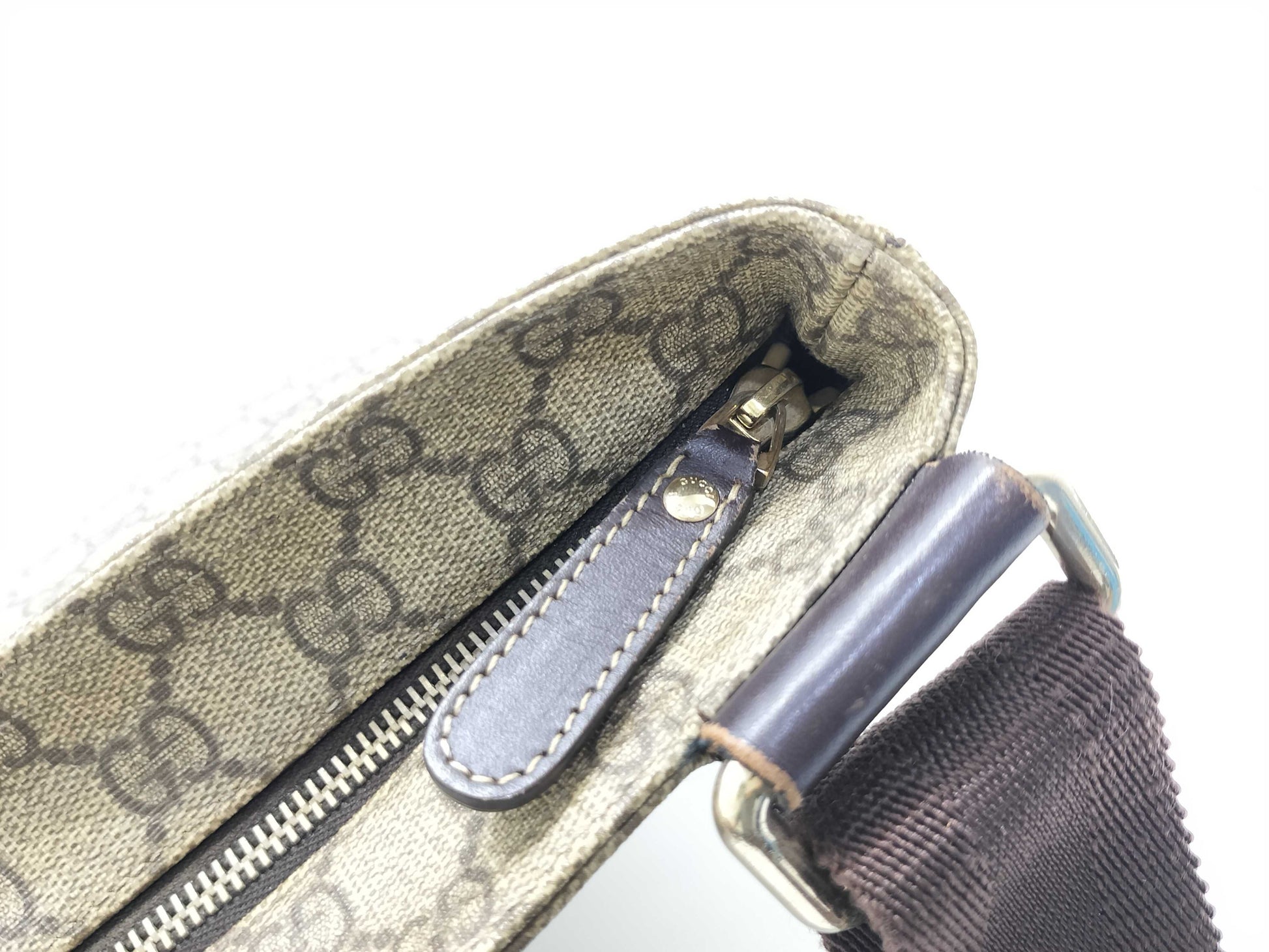 GUCCI GG Supreme Shoulder Bag