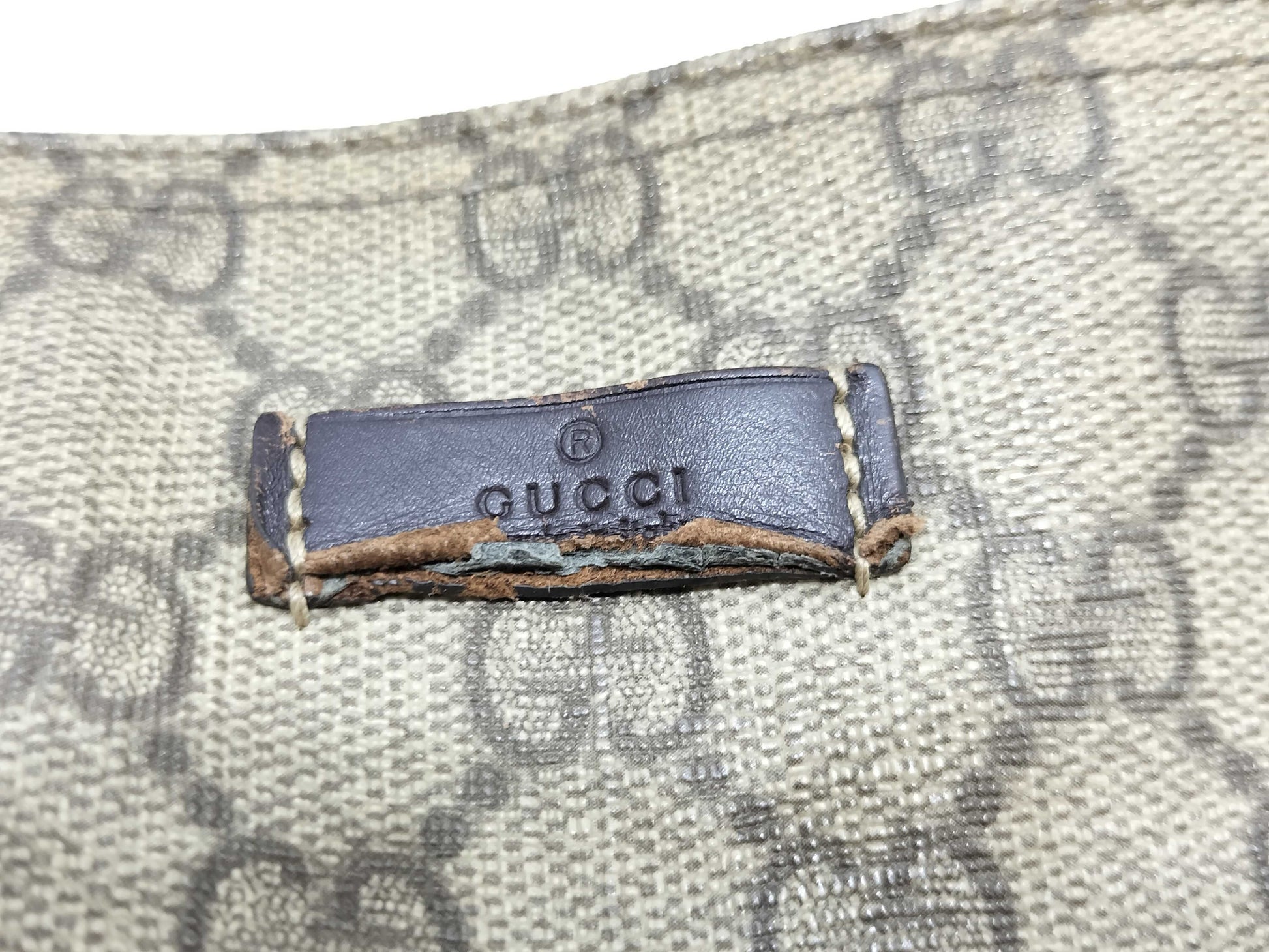 GUCCI GG Supreme Shoulder Bag