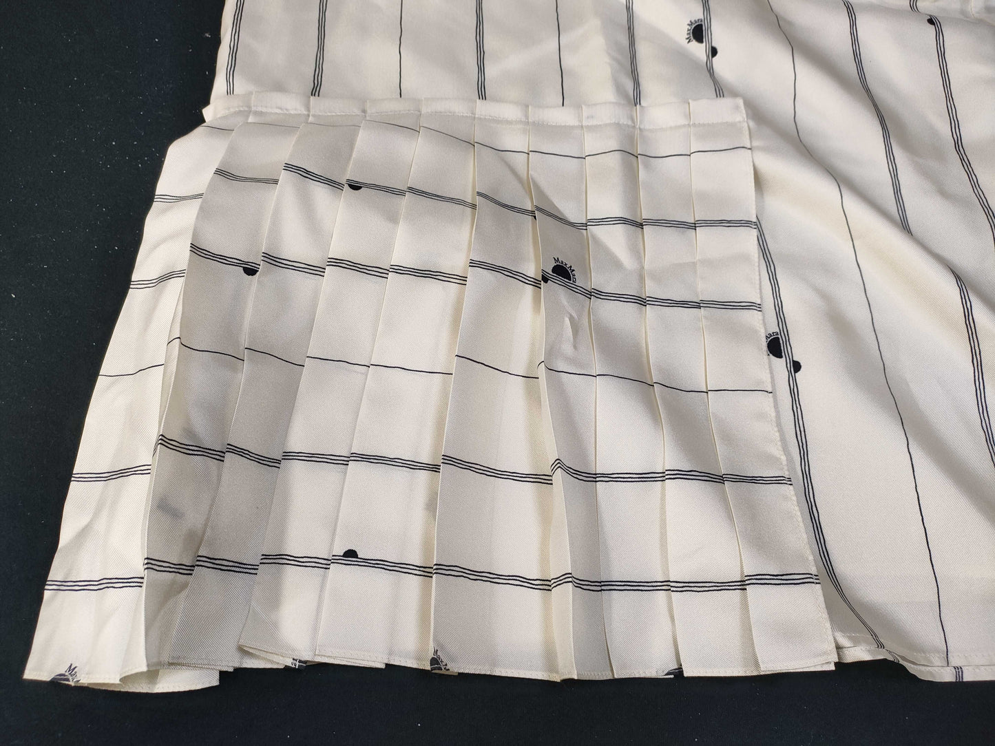 MaxMara MaxMara Skirt with tags 42 Recent 100% Silk Skirt