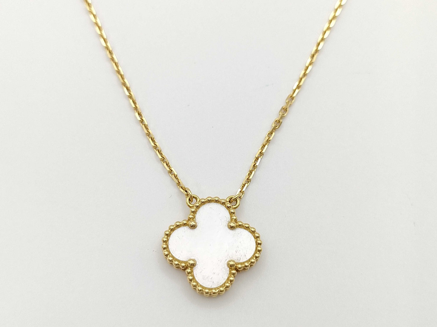 Van Cleef & Arpels Vintage Alhambra Mother-of-Pearl Necklace in Yellow Gold and Au750, 5.2g 