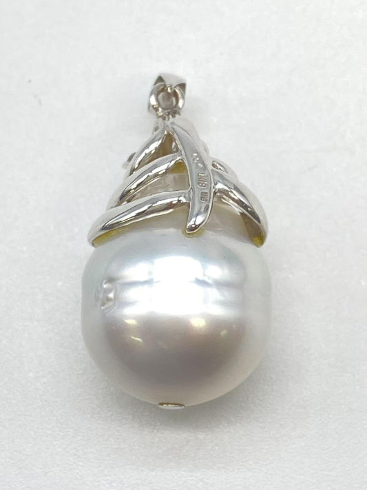 Pearl 15.4*19.8mm D0.04ct K18WG 9.3g Pendant Top 