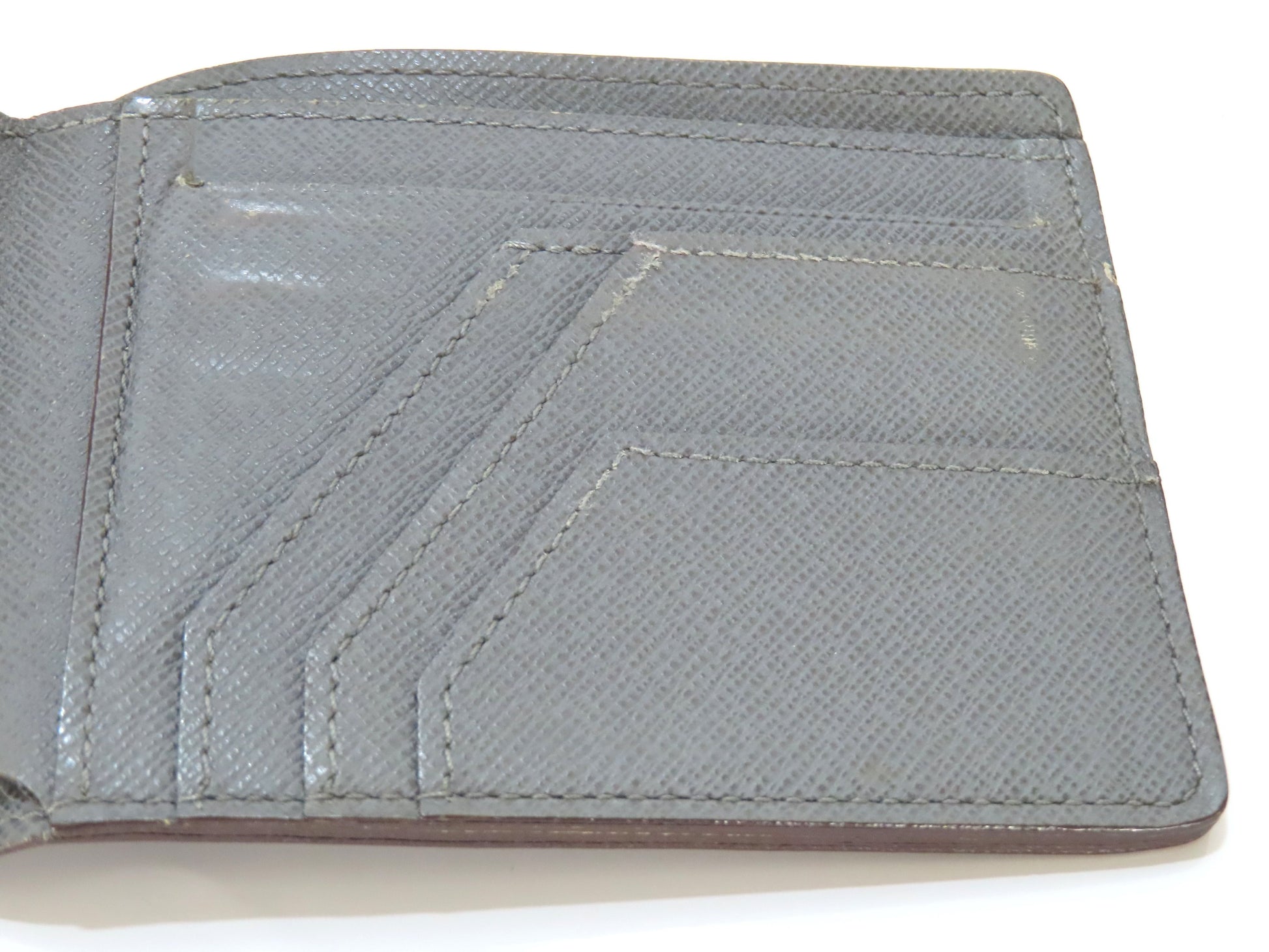 LOUIS VUITTON LV Taiga Portefeuille Compact M32642 SP0160 Billfold