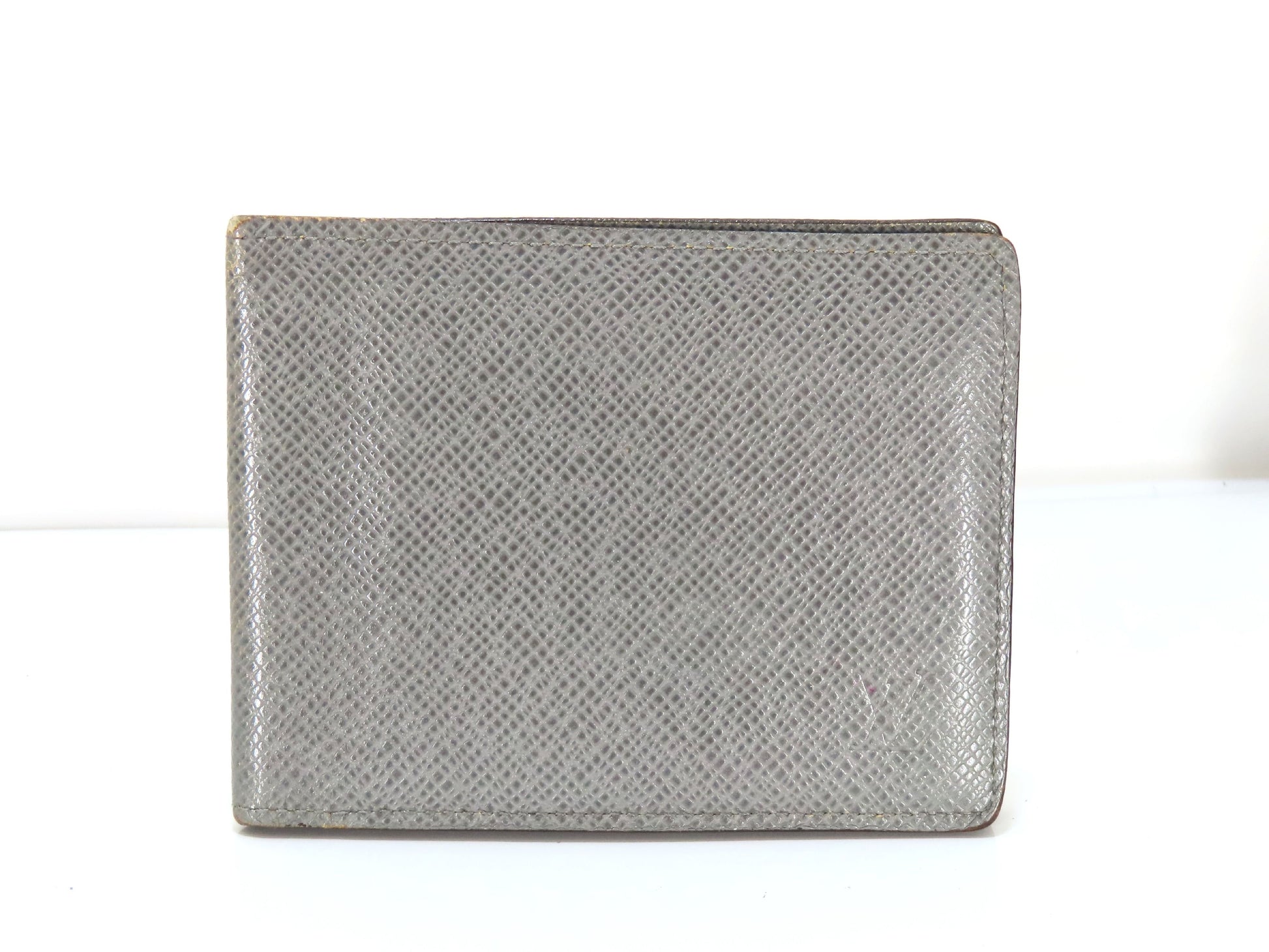 LOUIS VUITTON LV Taiga Portefeuille Compact M32642 SP0160 Billfold