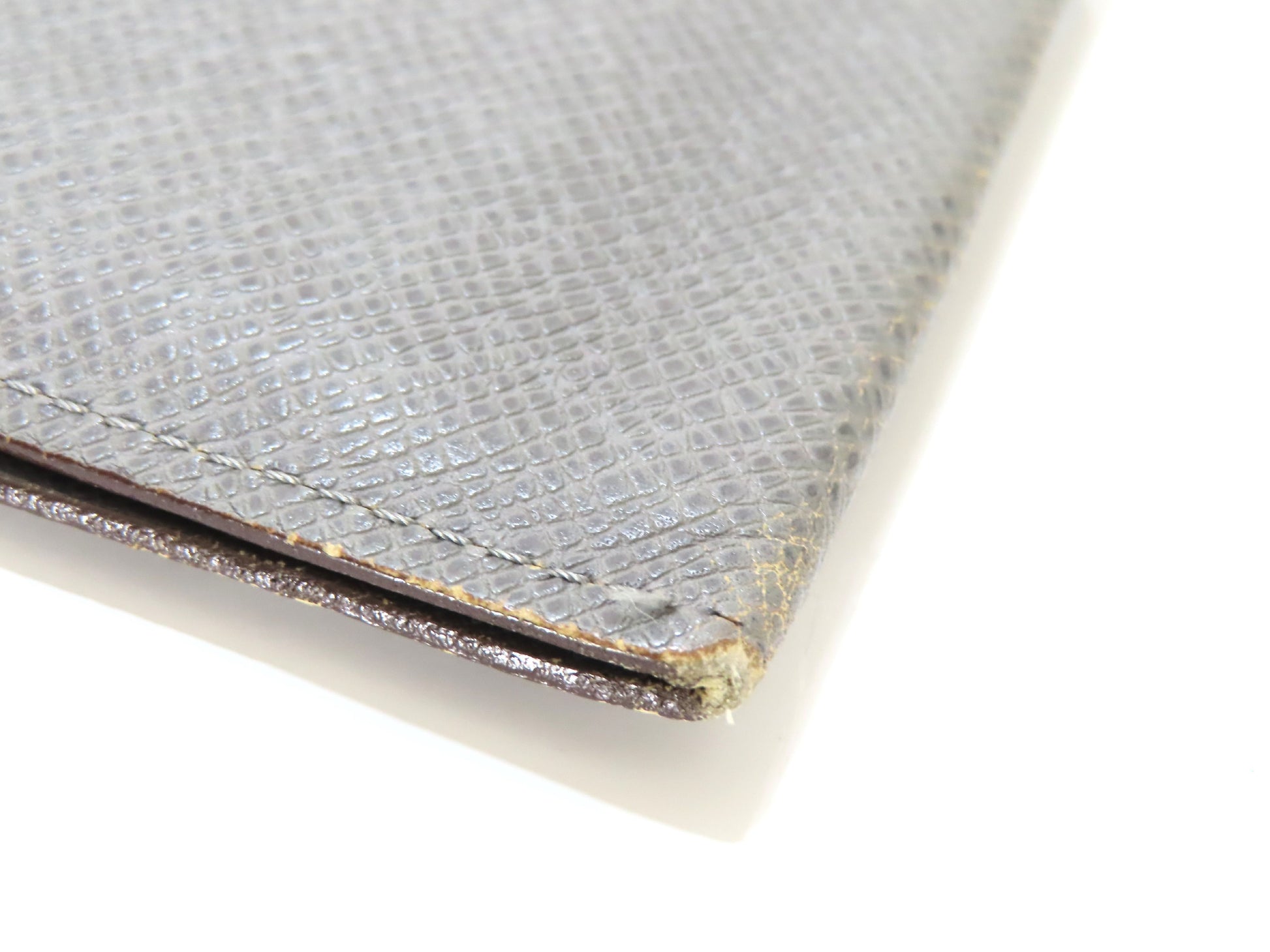 LOUIS VUITTON LV Taiga Portefeuille Compact M32642 SP0160 Billfold