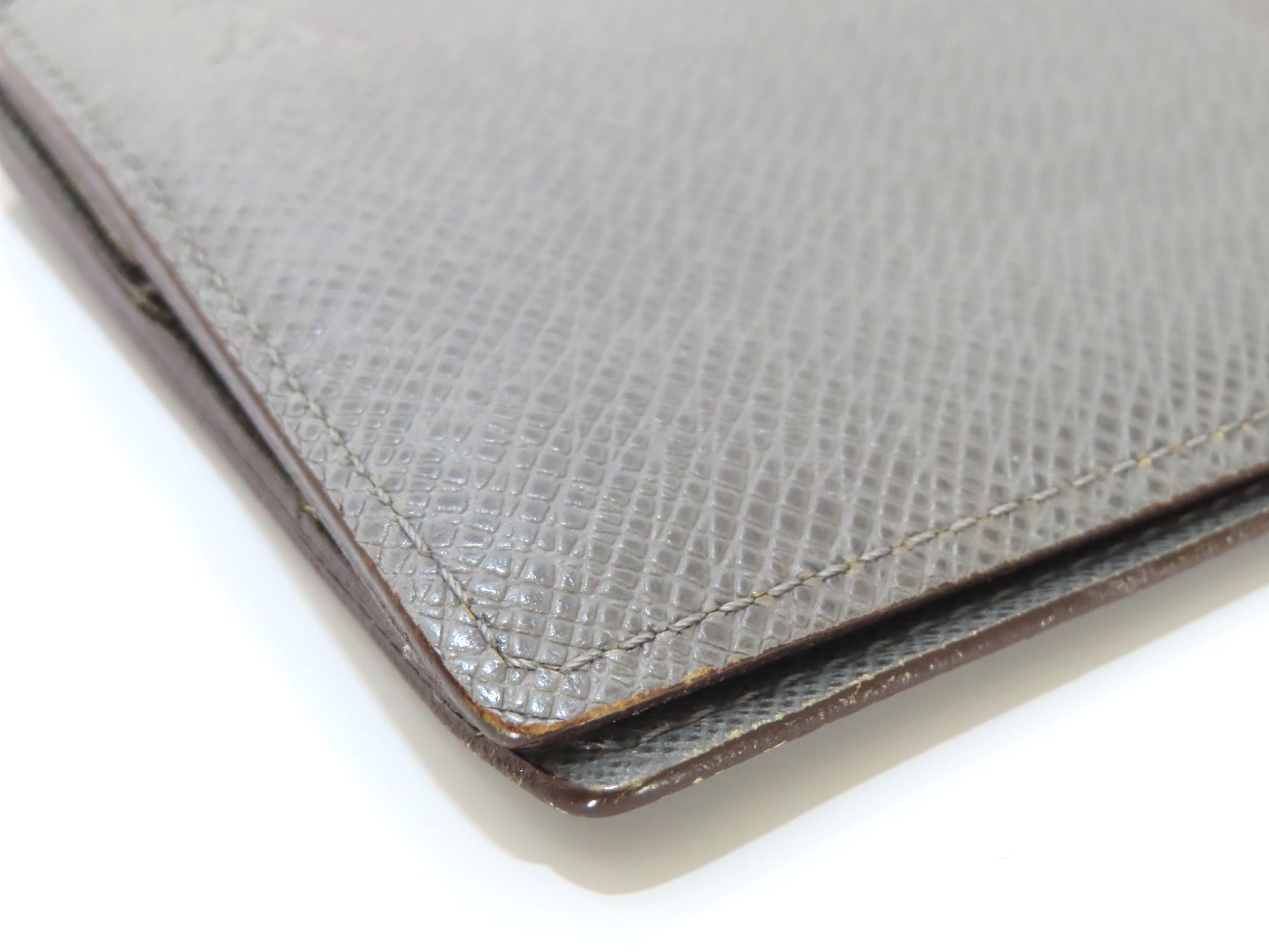 LOUIS VUITTON LV Taiga Portefeuille Compact M32642 SP0160 Billfold