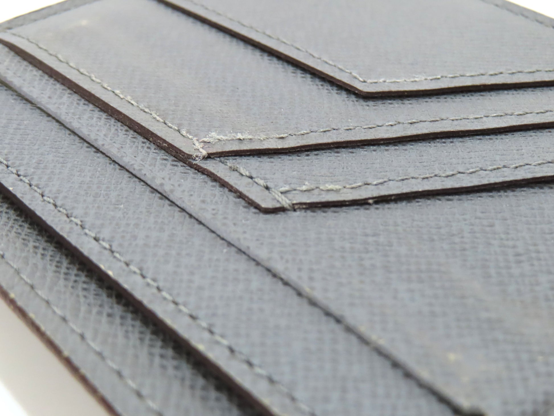 LOUIS VUITTON LV Taiga Portefeuille Compact M32642 SP0160 Billfold