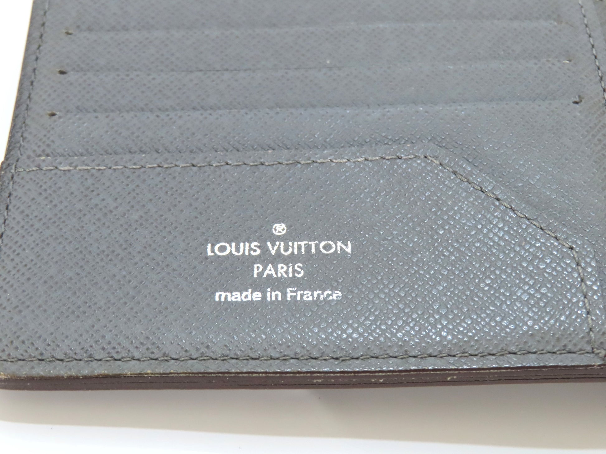 LOUIS VUITTON LV Taiga Portefeuille Compact M32642 SP0160 Billfold