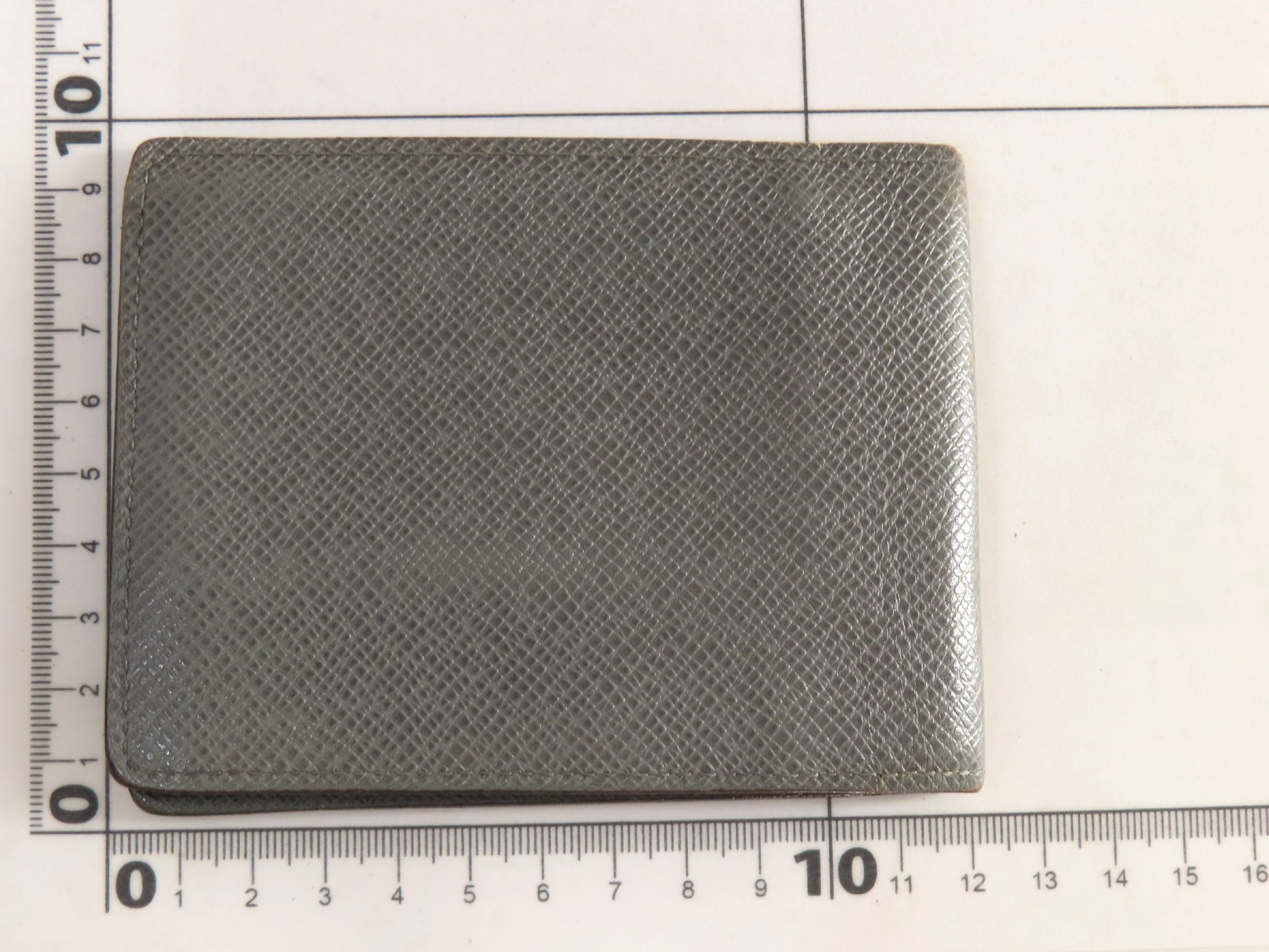 LOUIS VUITTON LV Taiga Portefeuille Compact M32642 SP0160 Billfold