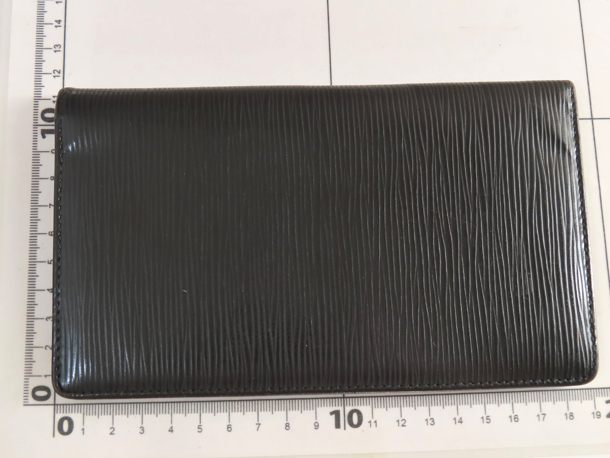 LOUIS VUITTON LV Epi Leather Porte-Chéquier Carte Credit M63732 CA0069 Wallet